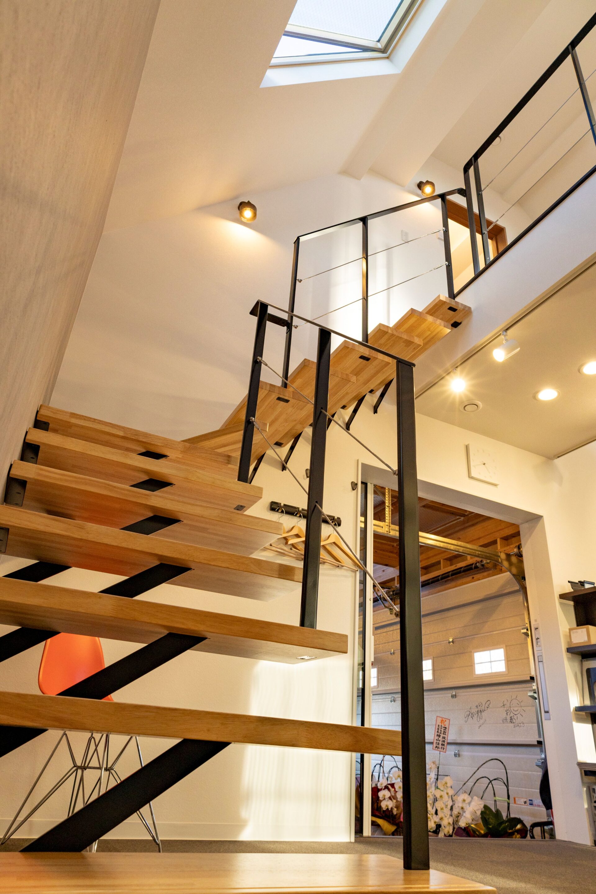 施工事例 No. 83 片持ち階段とインナーガレージのある家