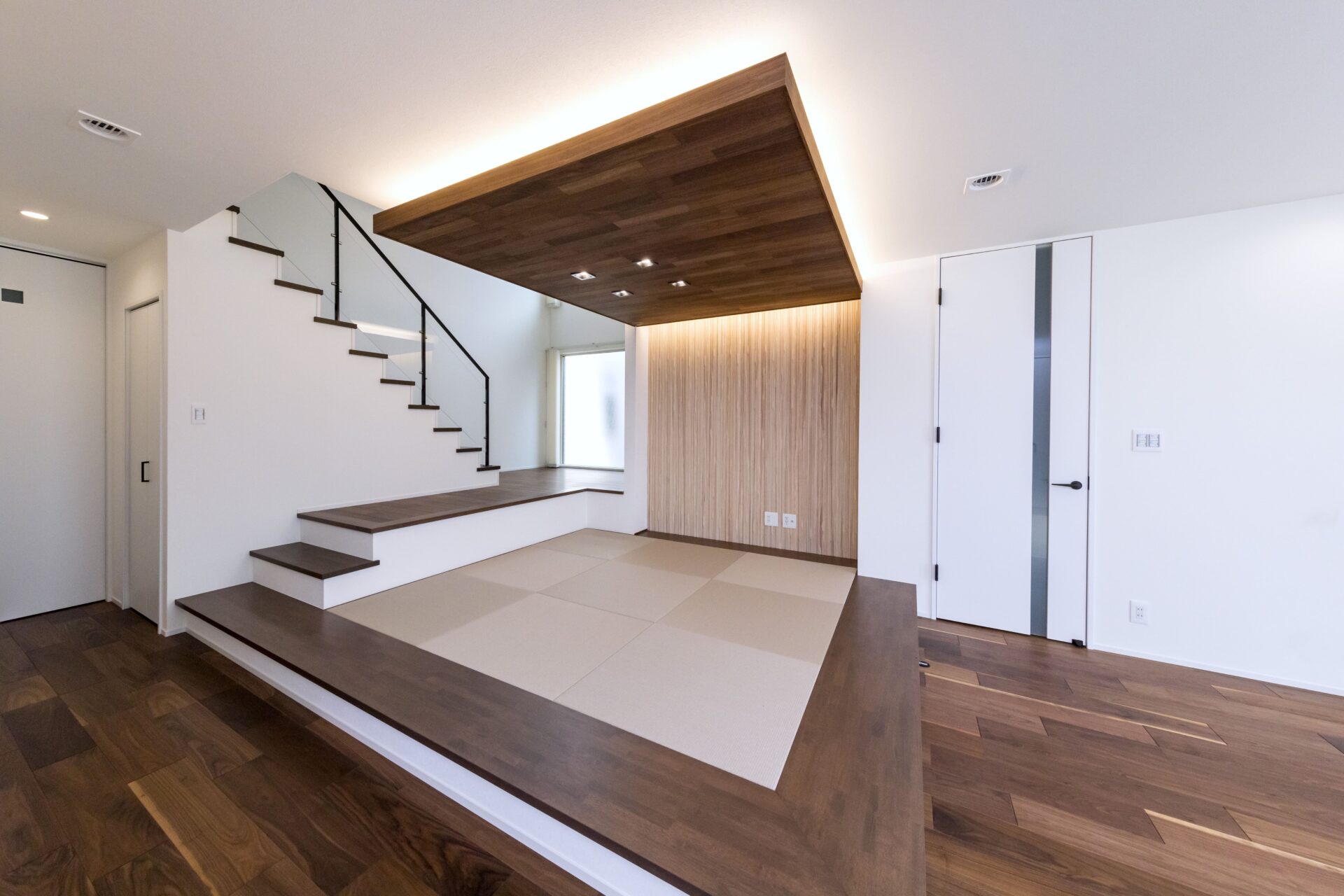 施工事例 No. 91 ガラス手すりで空間に広がりを