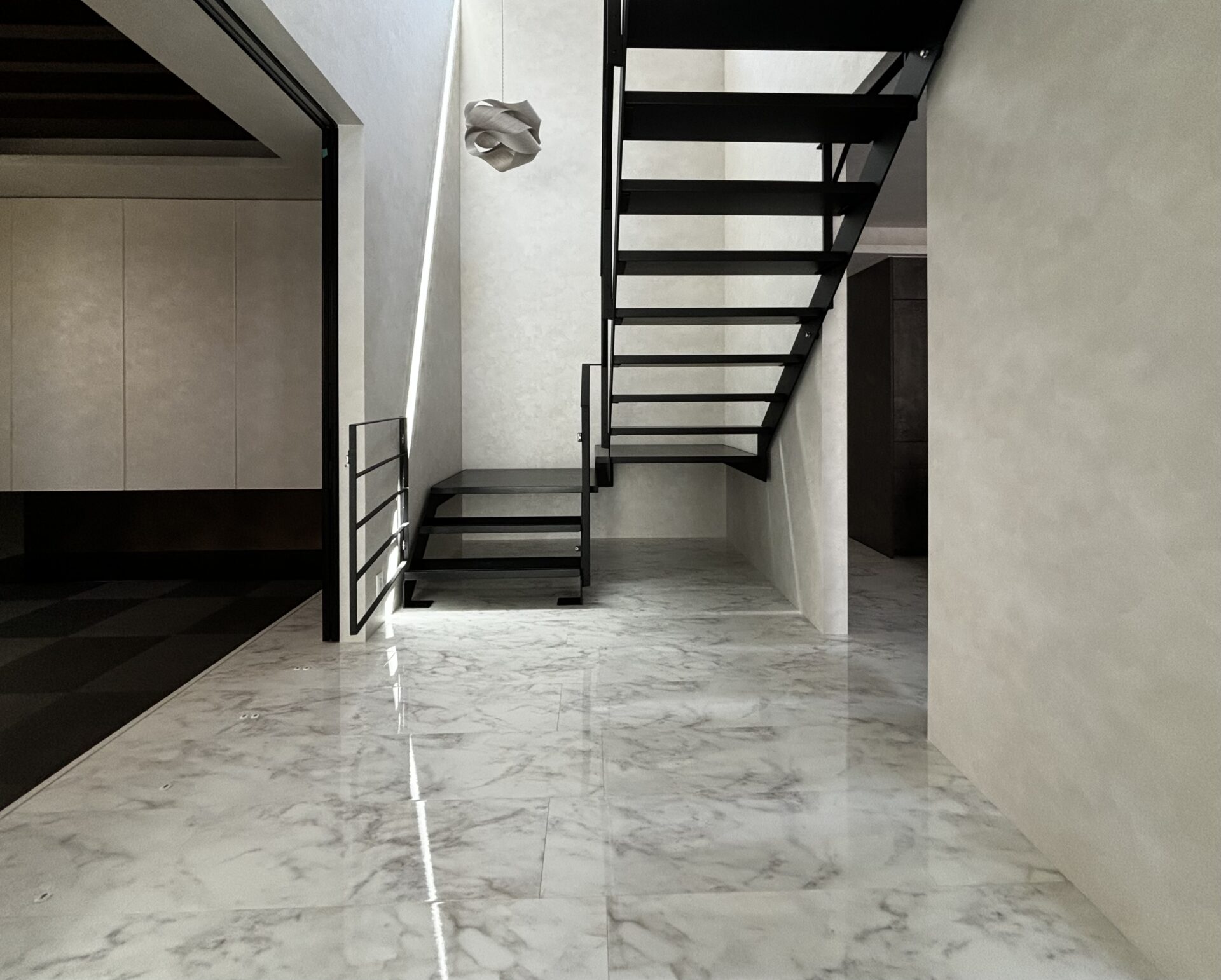 施工事例 No. 81 中庭と繋がる開放的なリビング