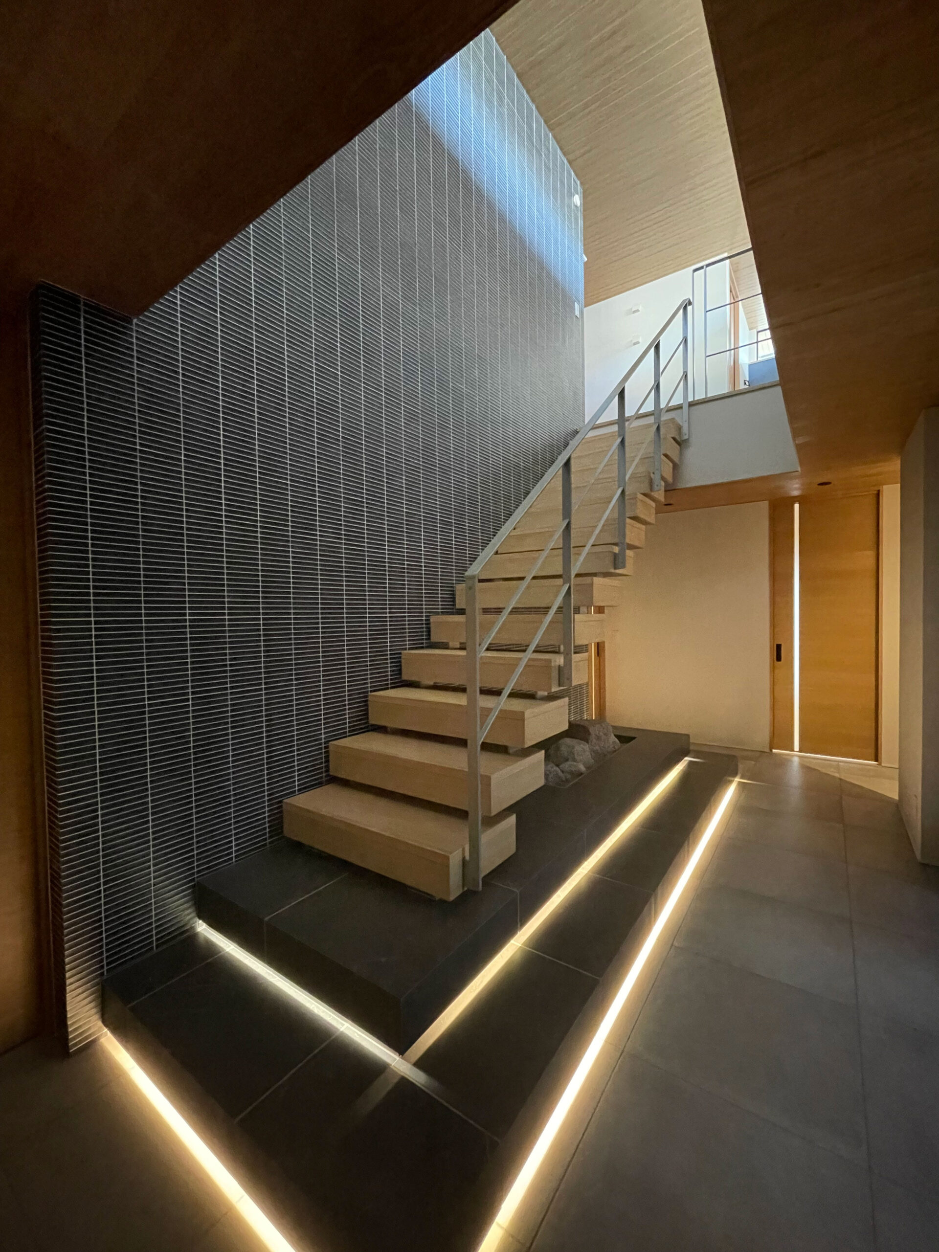 施工事例 No. 96 構造が美しいという、選択。ただの移動手段ではない、暮らしの一部のシースルー階段。