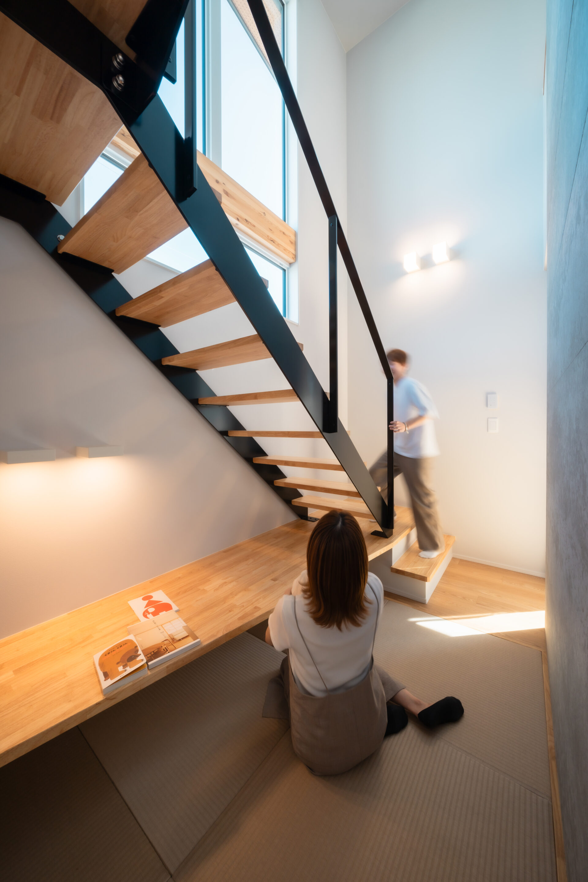 施工事例 No. 148 シースルー階段の下をワークスペースで有効活用。光あふれる空間で、暮らしに＋αの心地よさを