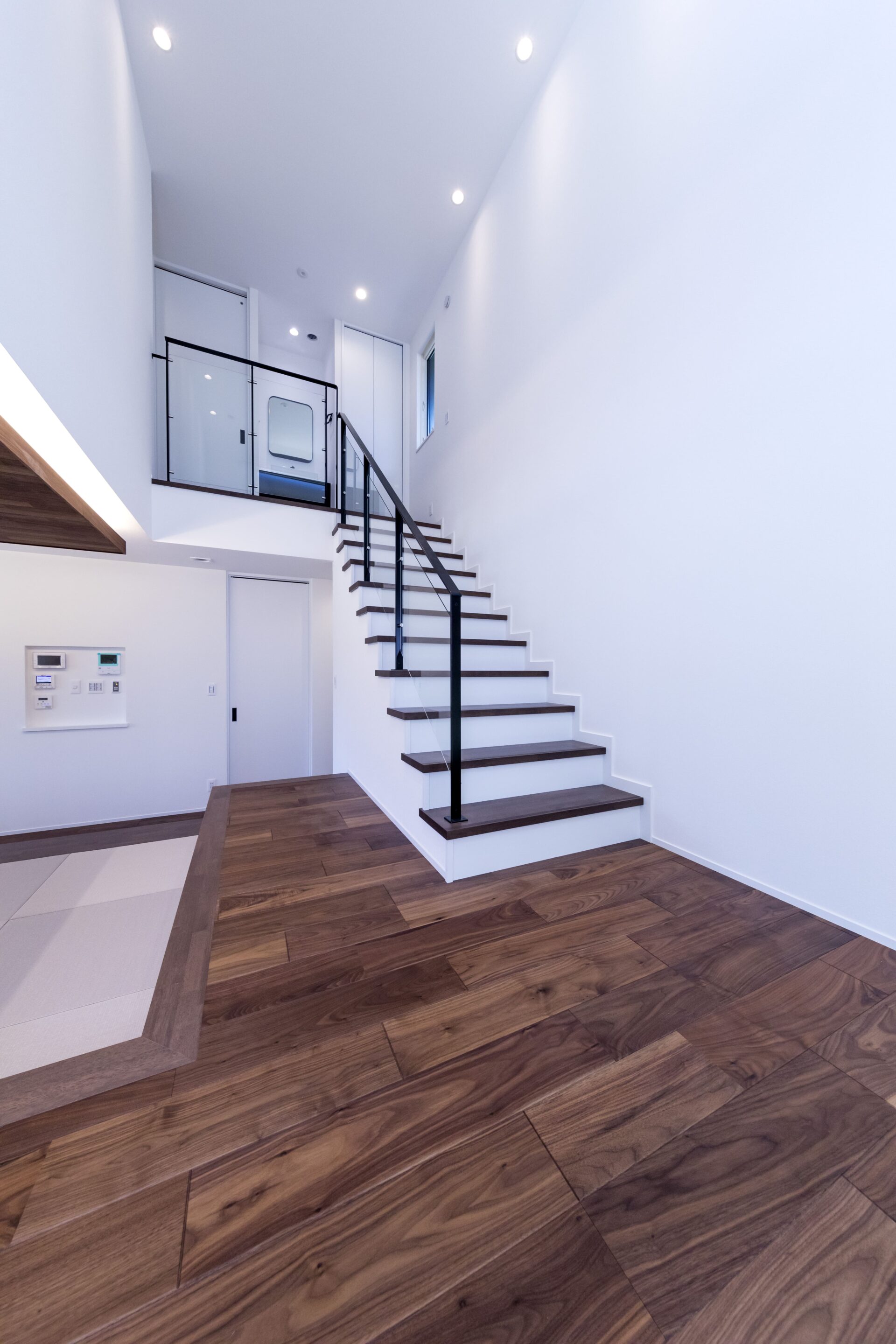 施工事例 No. 120 ガラス手すりで空間に広がりを