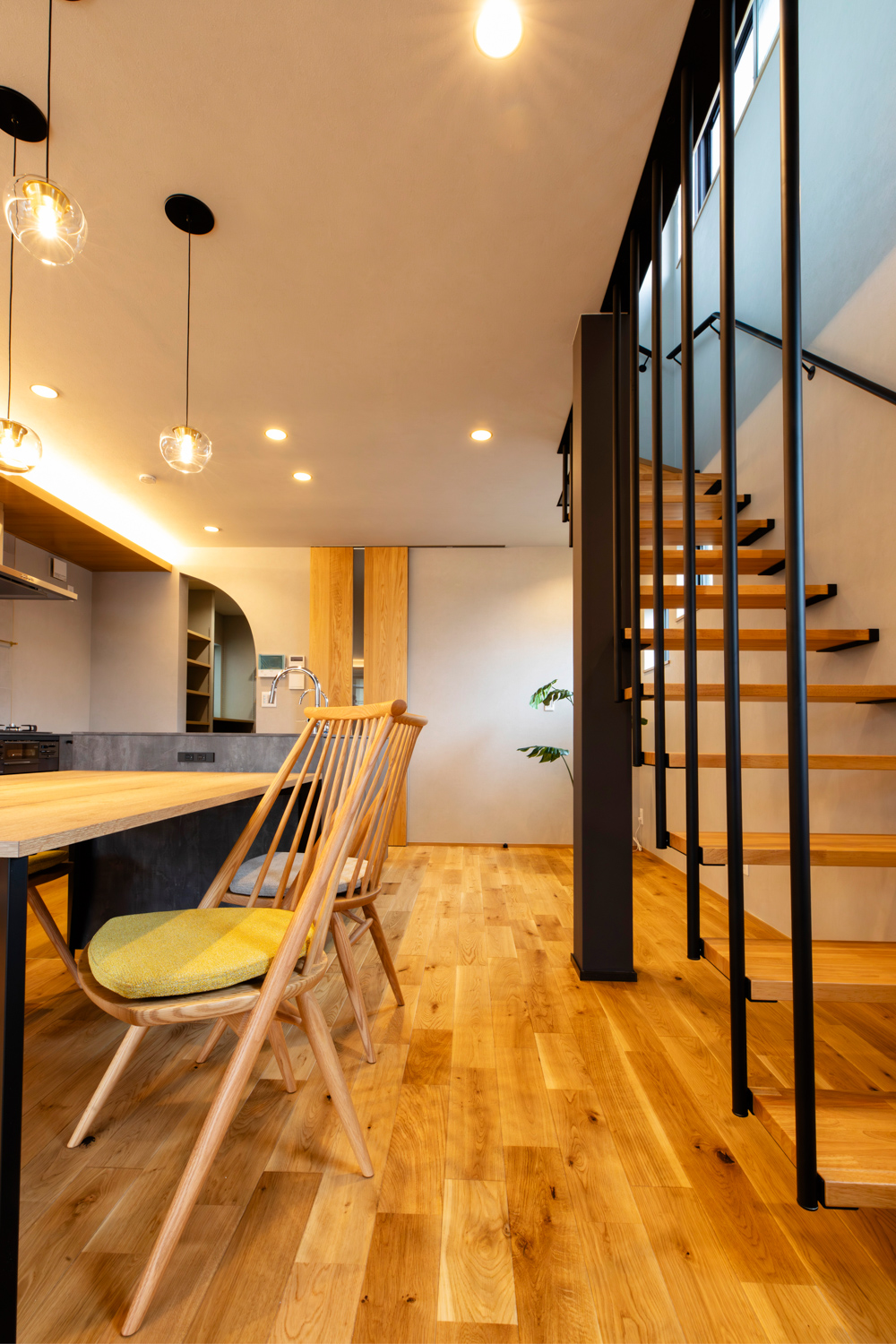 施工事例 No. 105 シースルー階段が魅せる、狭小住宅の抜け感設計