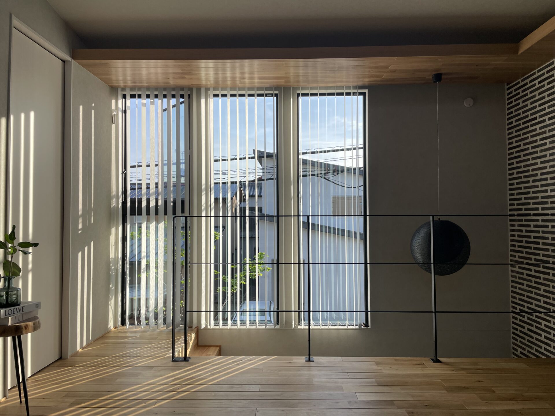 施工事例 No. 157 光を遮らず、暮らしに溶け込む