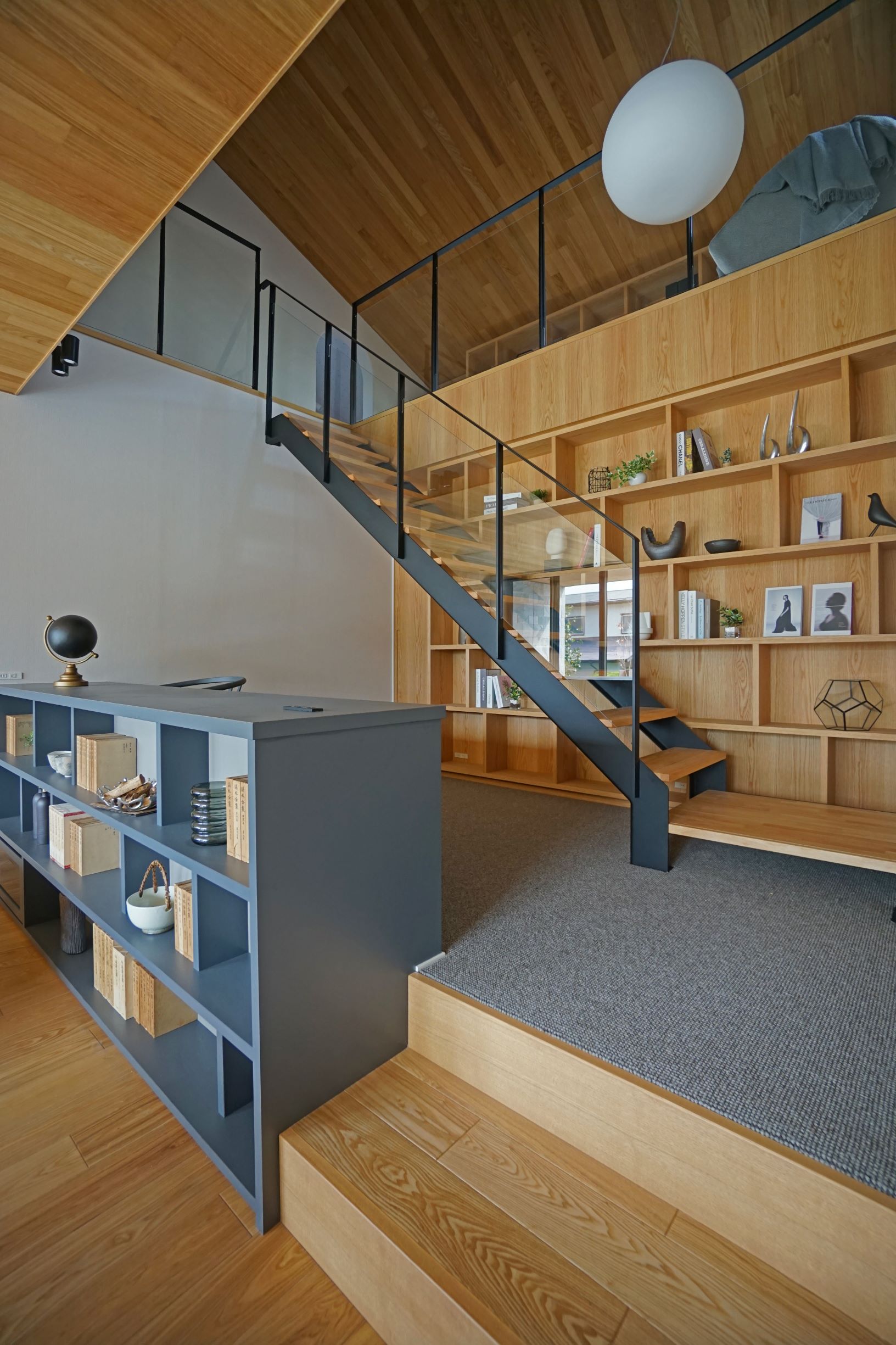 施工事例 No. 94 階段を中心にそれぞれの居場所が心地よくつながる住まい