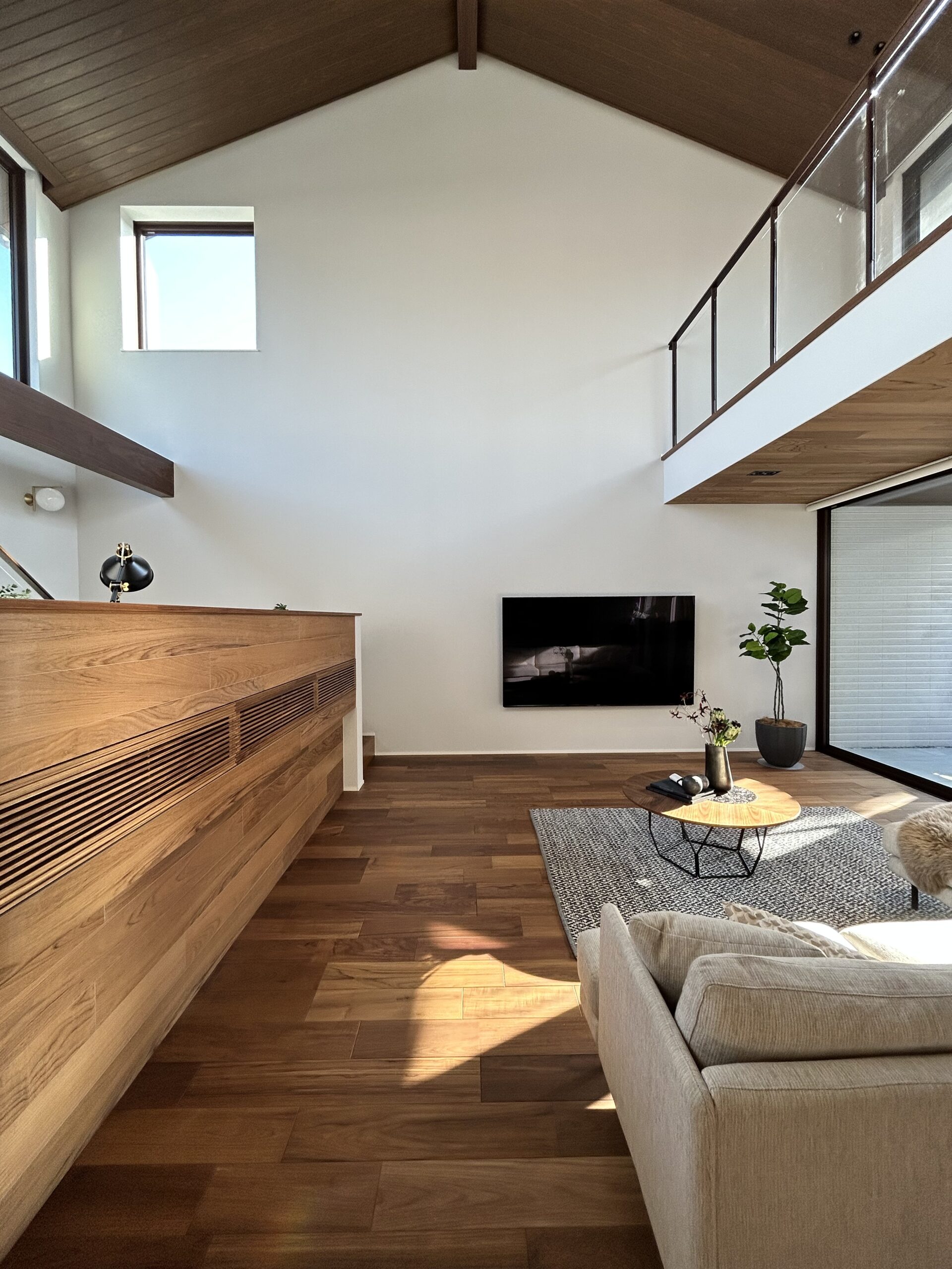 施工事例 No. 158 仕切らず、つなぐ。手すりが家族の気配を運ぶ