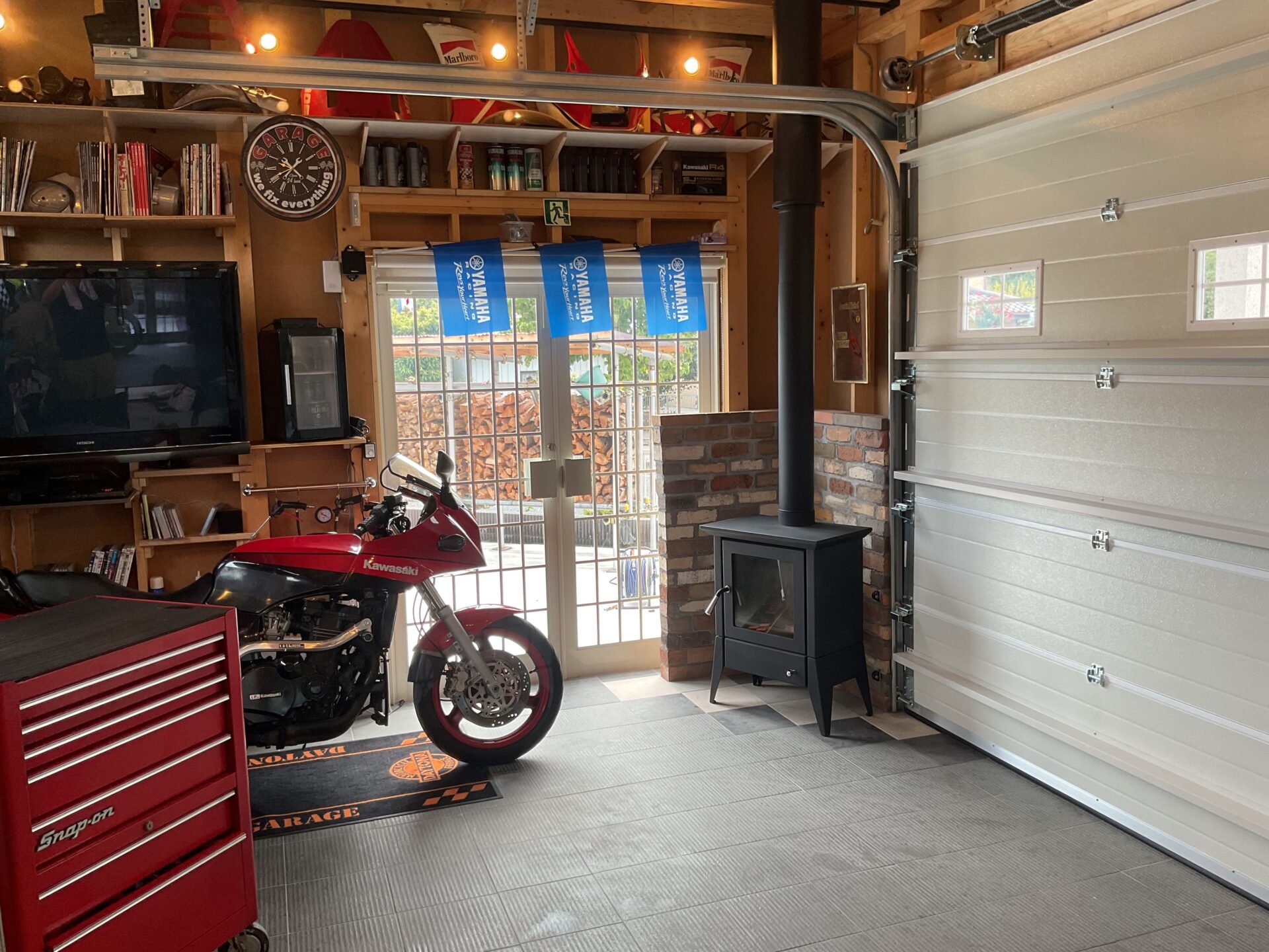 施工事例 No. 132 薪ストーブとインナーガレージのある家