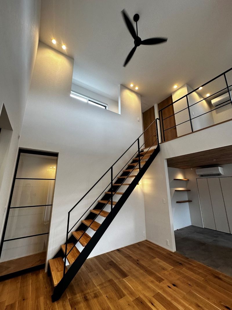 施工事例 No. 76 視線が抜ける美しさ。シースルー階段のある暮らし