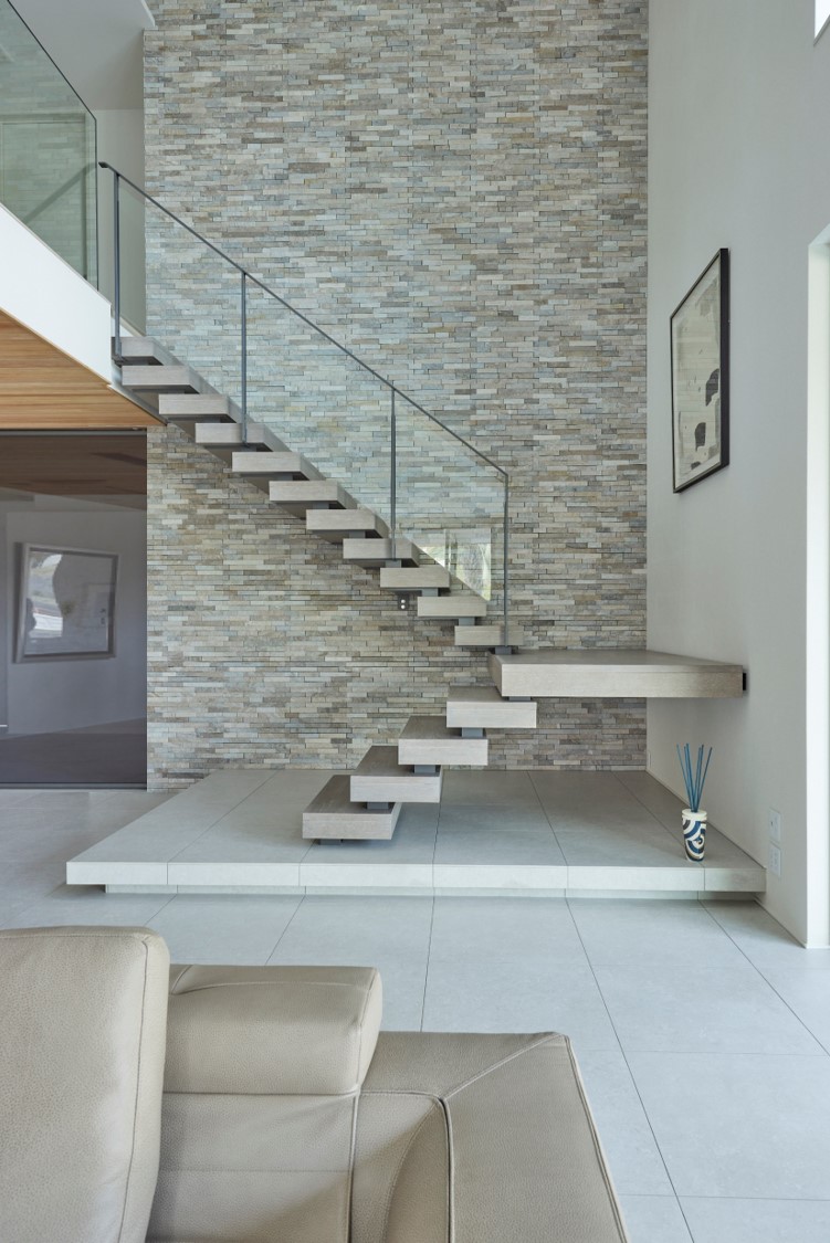 施工事例 No. 143 空間になじみつつ、圧倒的なインパクトで暮らしの中心に