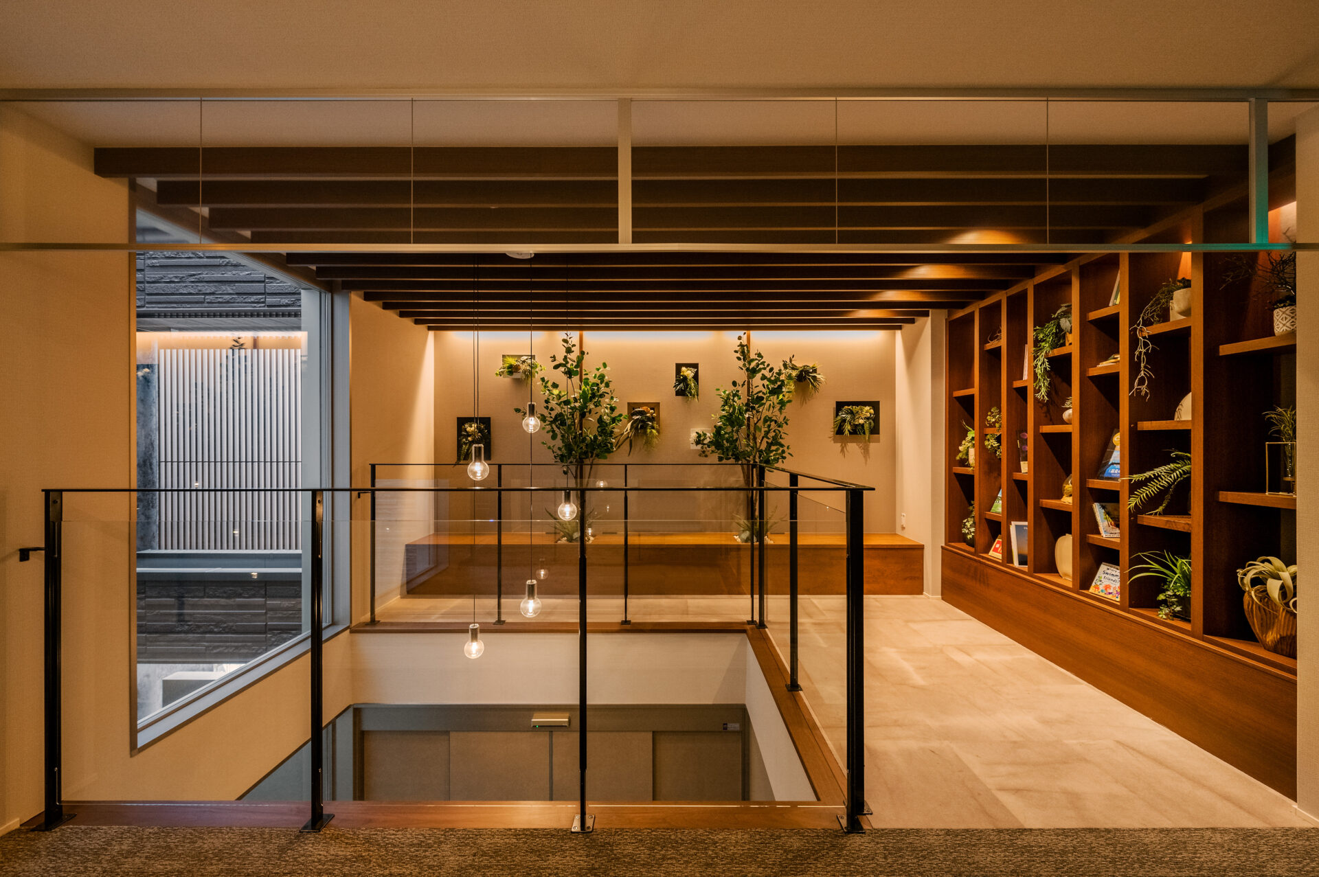 施工事例 No. 275 空間をより美しく、一段階上へと仕上げる吹抜け手すり