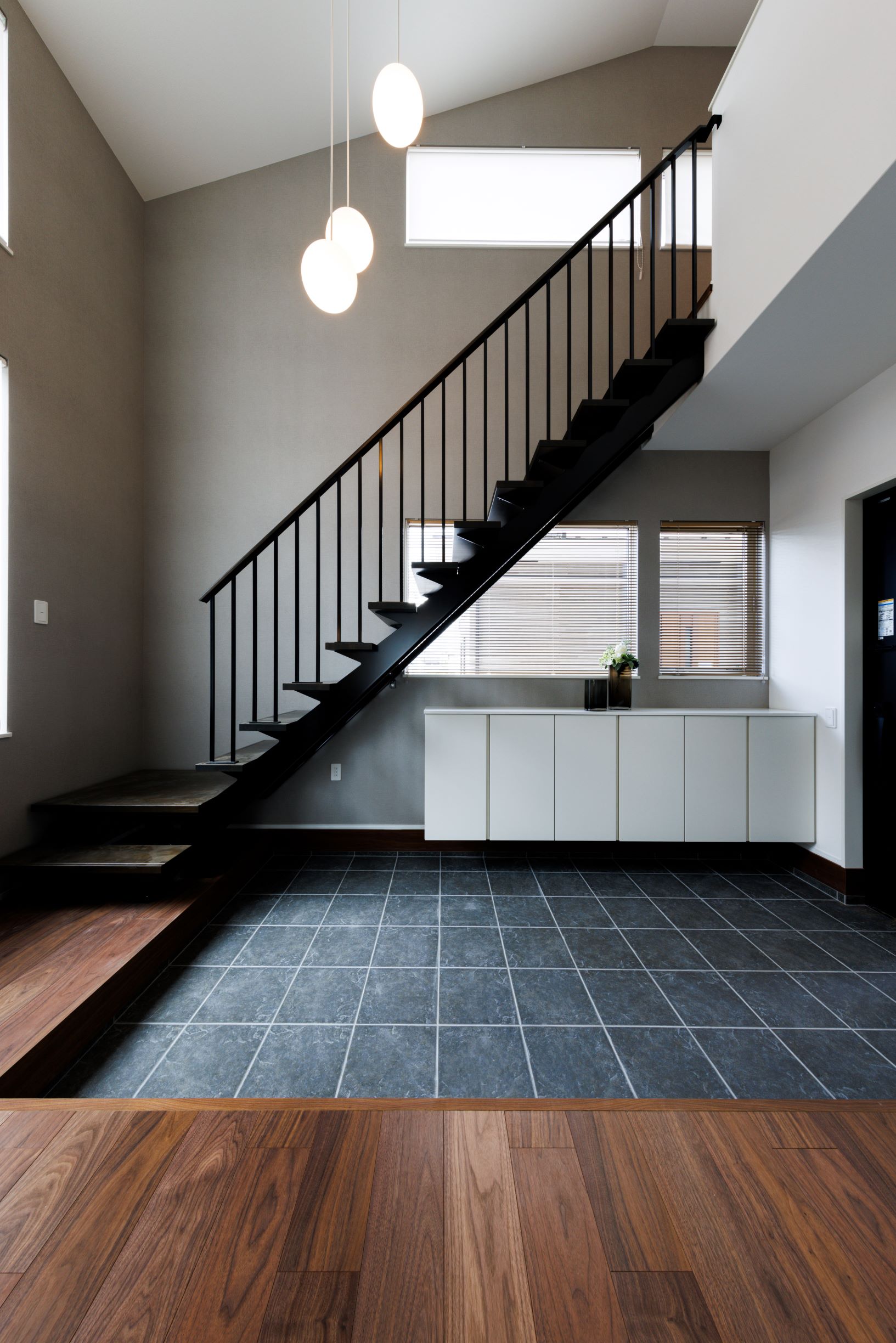 施工事例 No. 277 シャープで美しい縦格子のシースルー階段 - Part 3