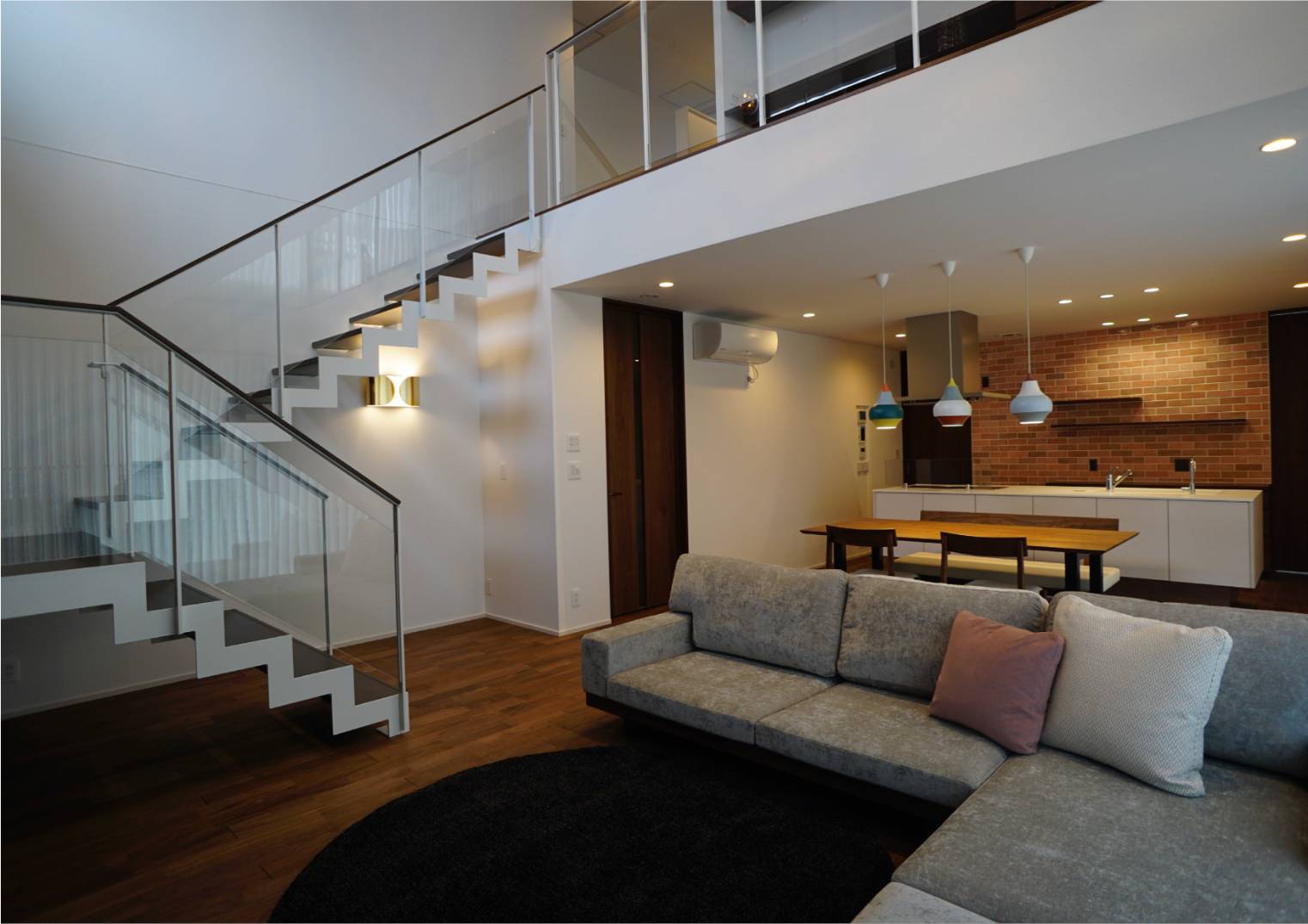 施工事例 No. 243 ウォルナットと白い階段が印象的なリビング空間 - Part 3