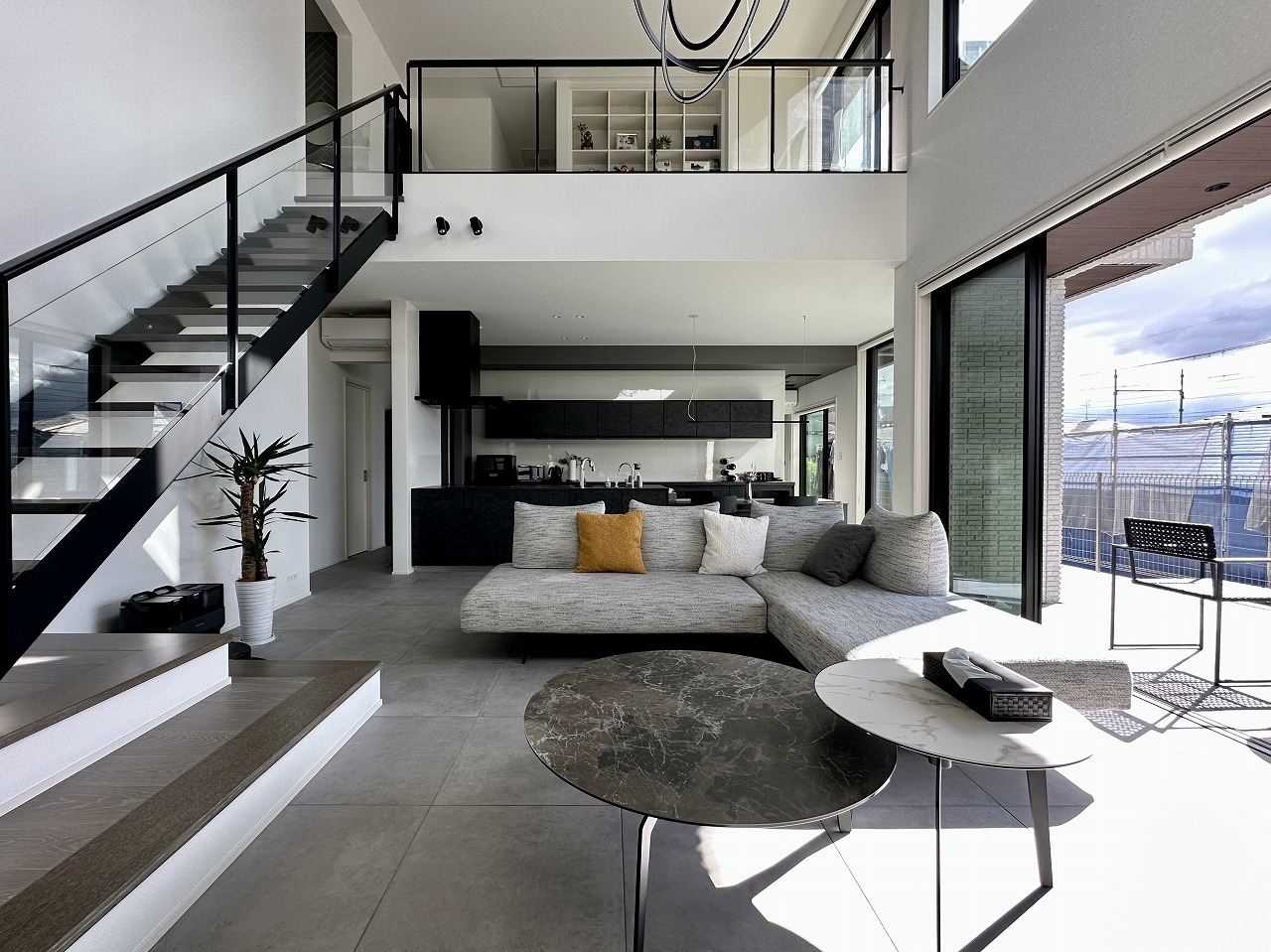 施工事例 No. 245 グレーを基調としたホテルライクな大空間リビング - Part 6