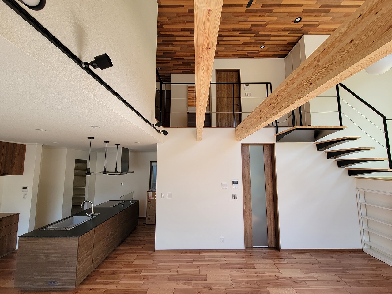 施工事例 No. 309 片持ち階段で描く、吹抜けの開放感