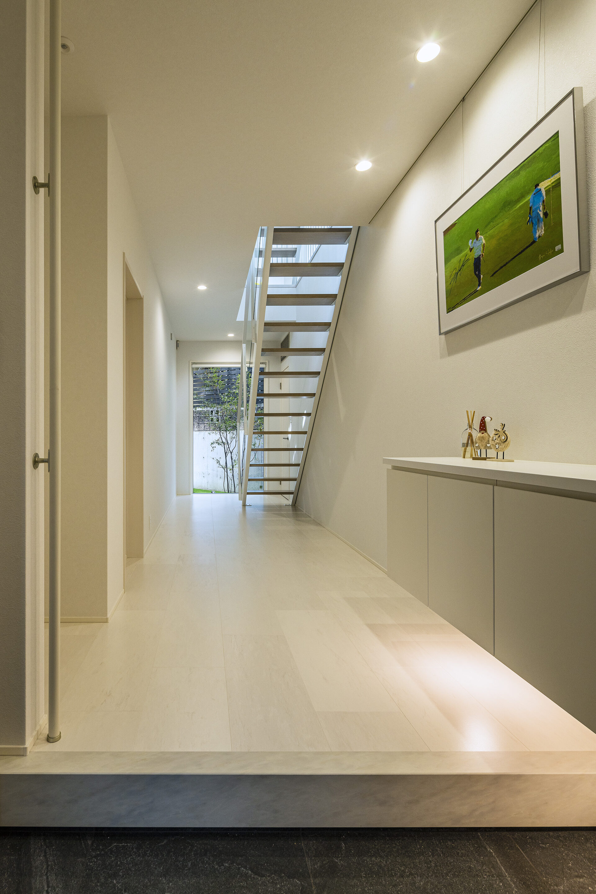 施工事例 No. 343 シースルー階段越しの中庭で広く開放的な空間へ