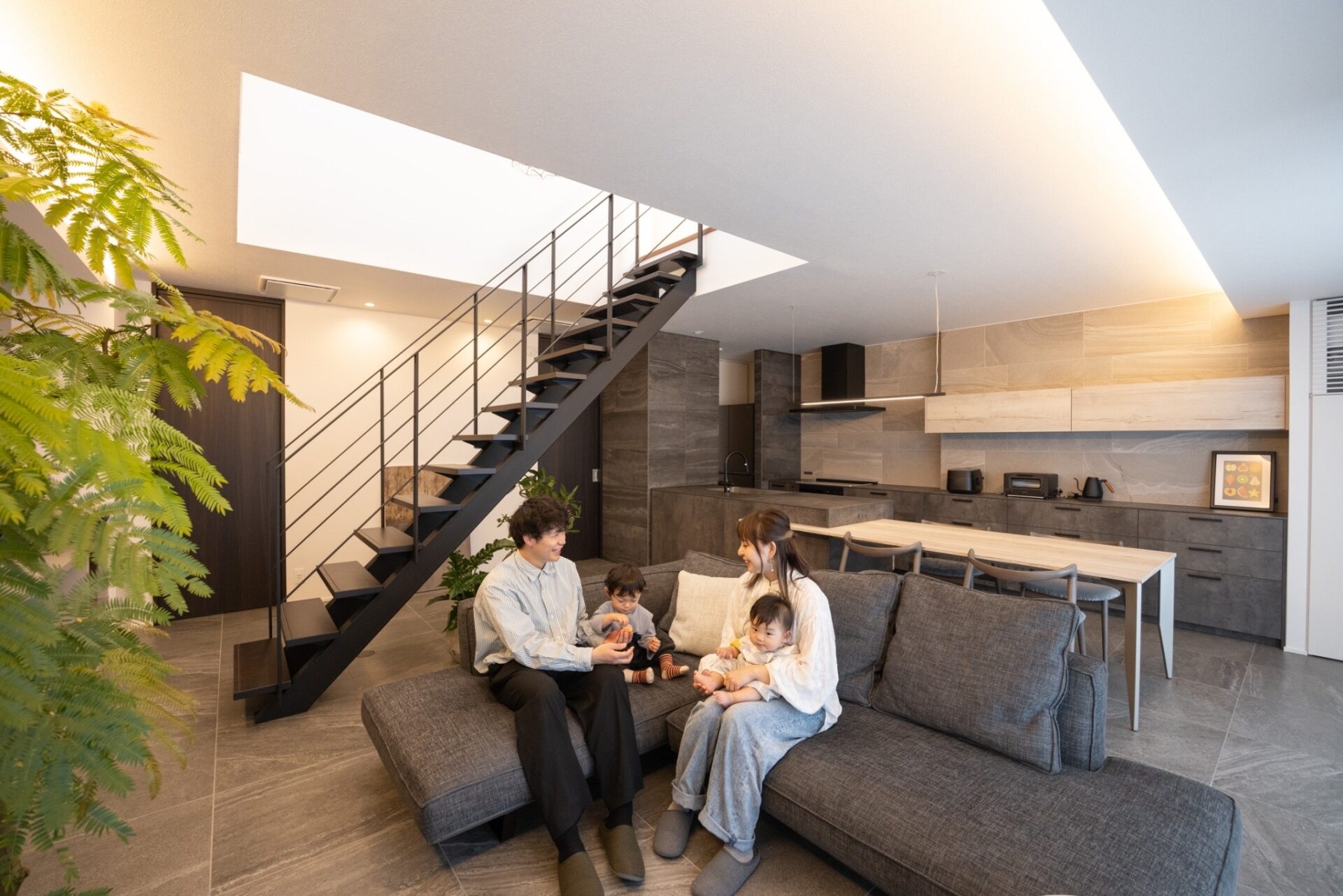 施工事例 No. 279 家族で安心、家の中心となるシースルー階段