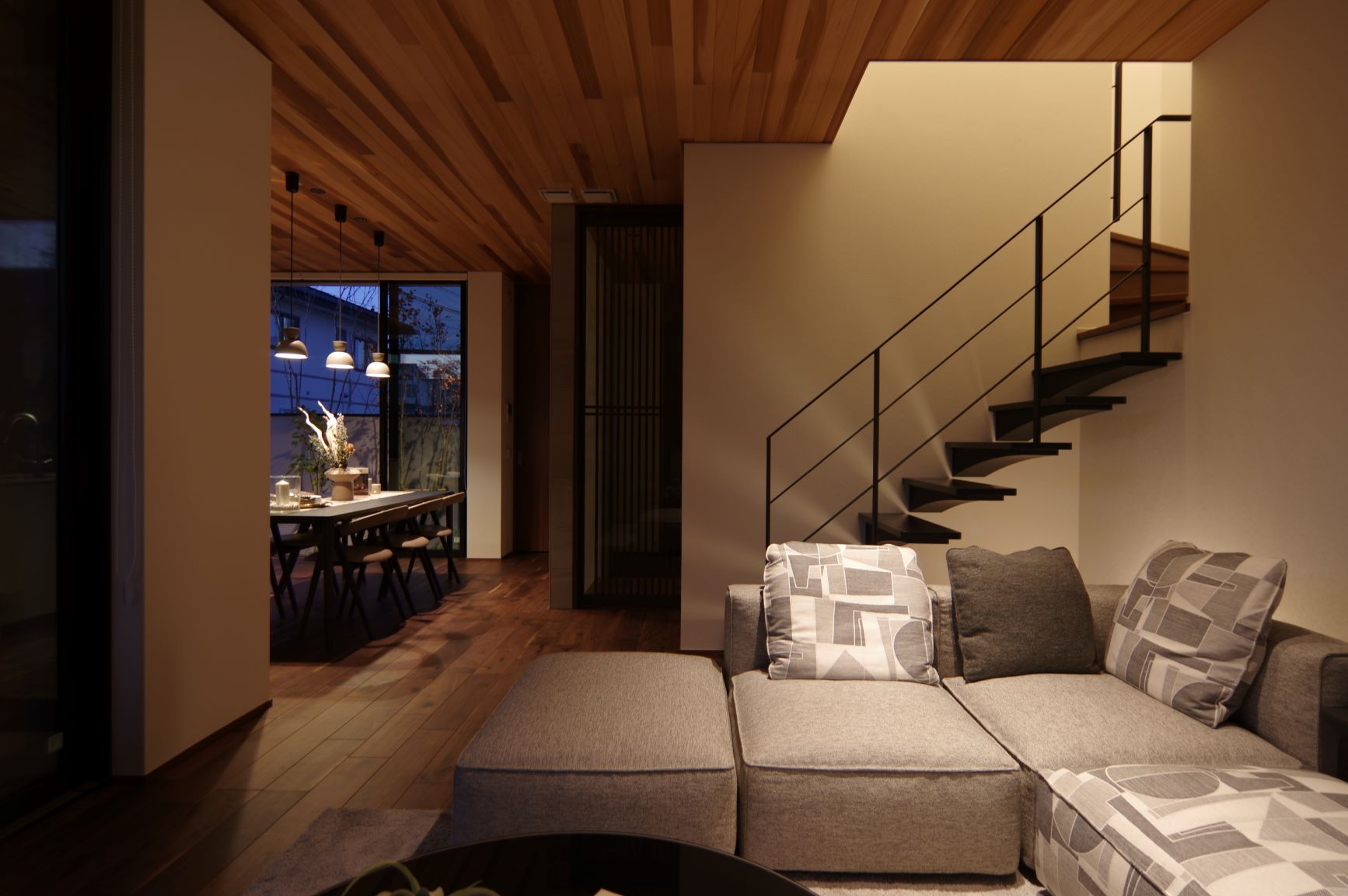 施工事例 No. 313 片持ち階段が生む、リズムと広がり