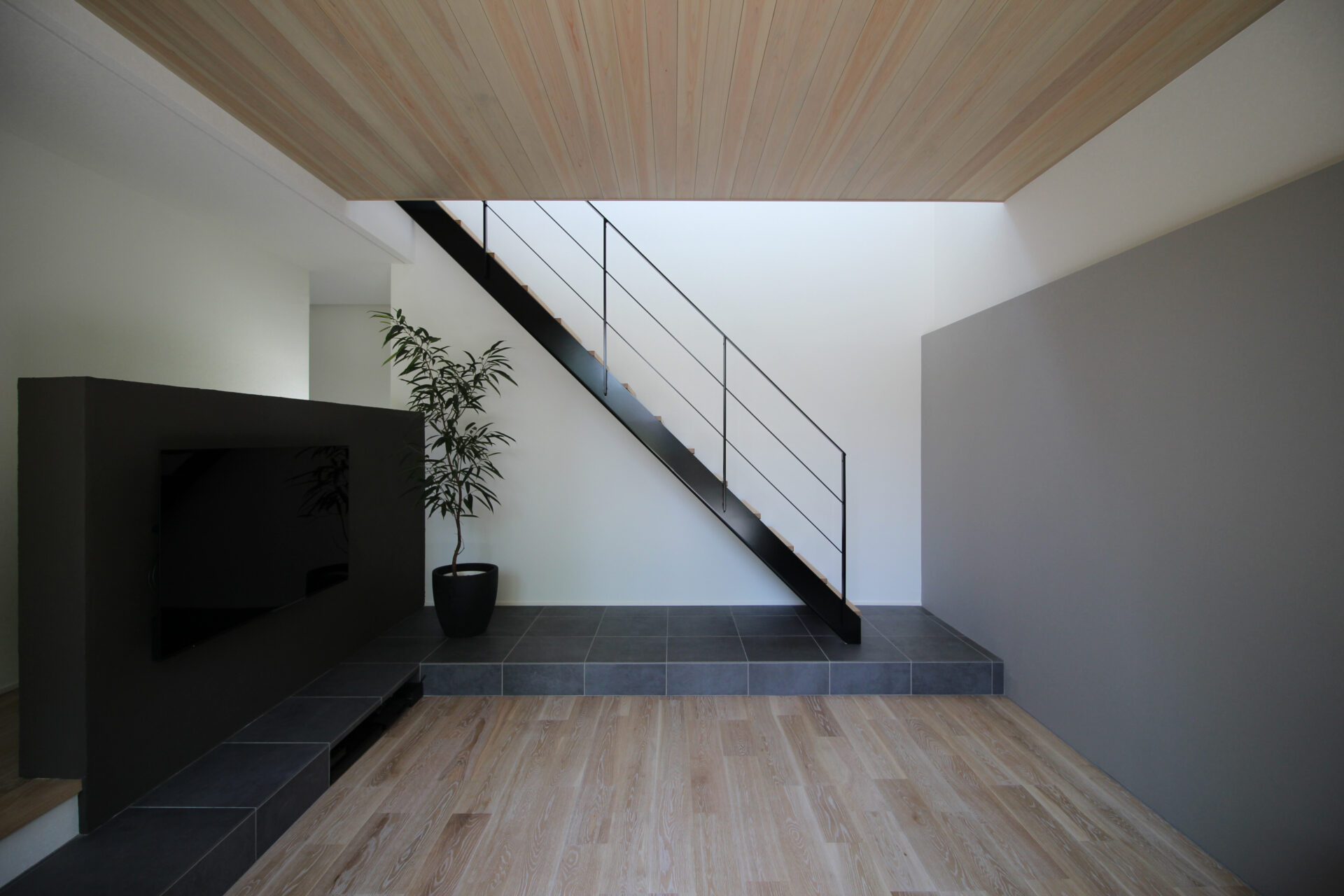 施工事例 No. 303 暮らしの背景に、静かな存在感をもたらすシースルー階段 - Part 2