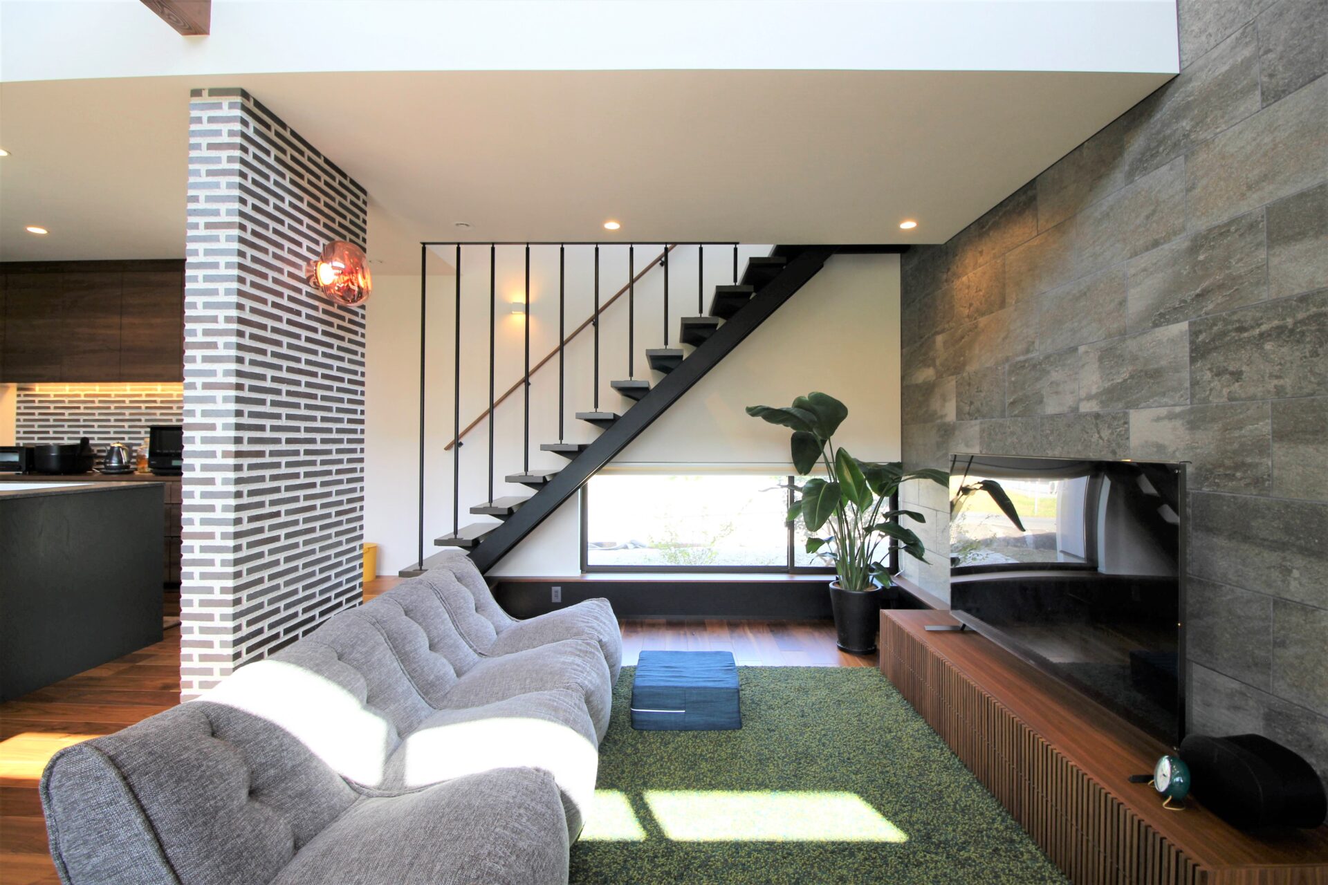 施工事例 No. 315 空間に“魅せる”階段を