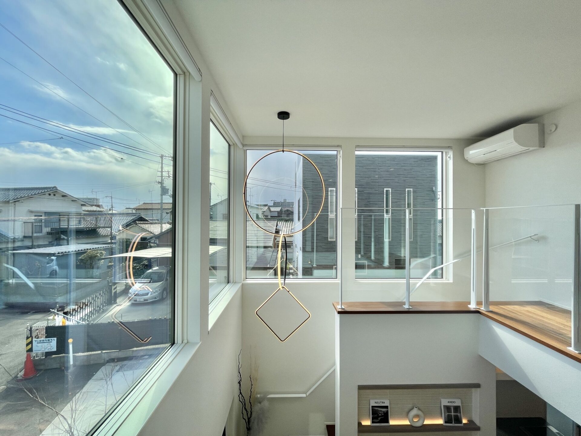 施工事例 No. 284 空間を広げる吹抜け手すり