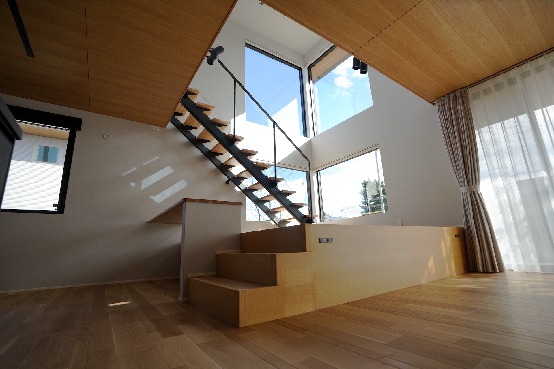 施工事例 No. 236 木の温もりと暮らす階段