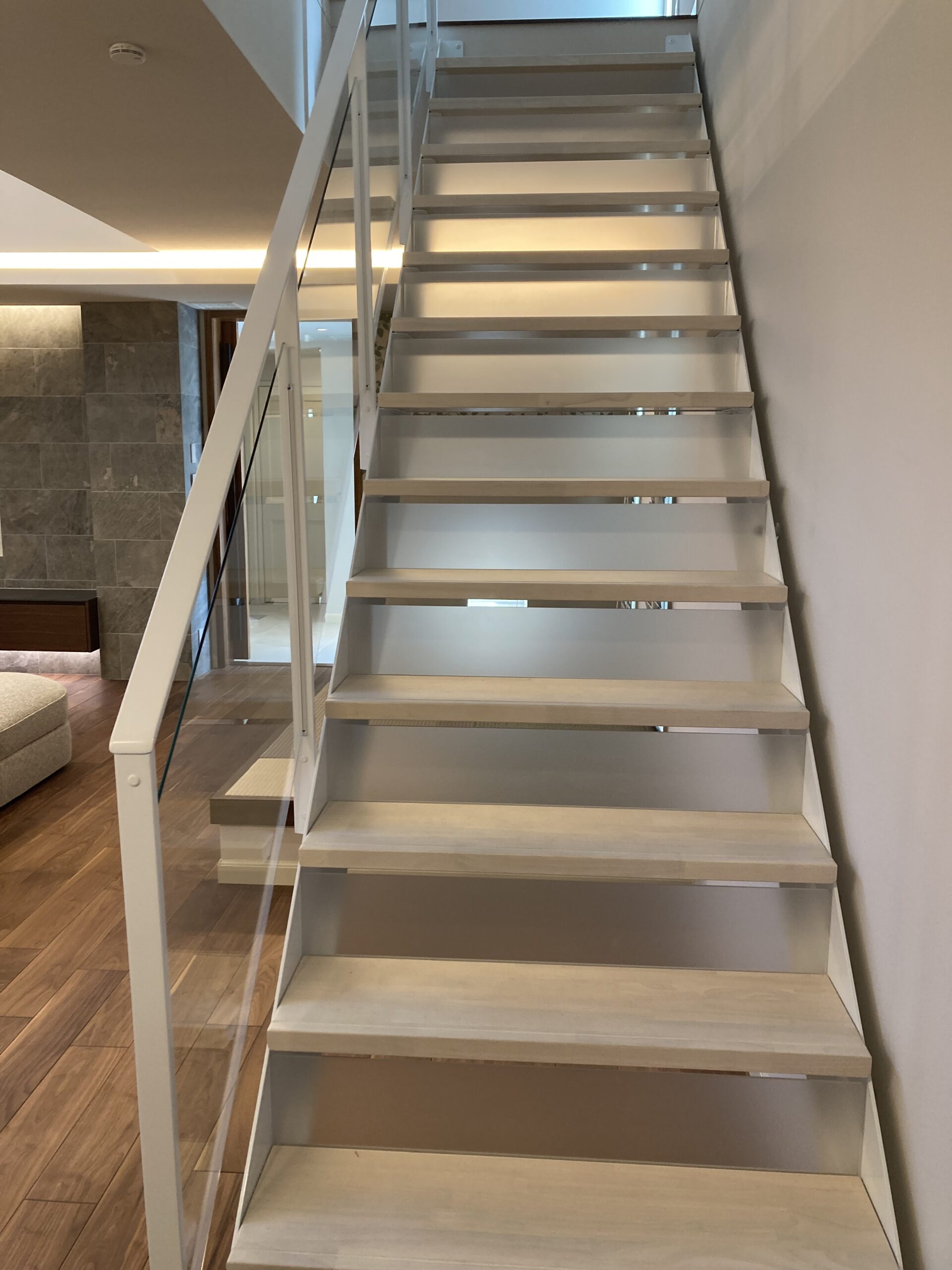 施工事例 No. 338 開放的な抜け感のあるシースルー階段