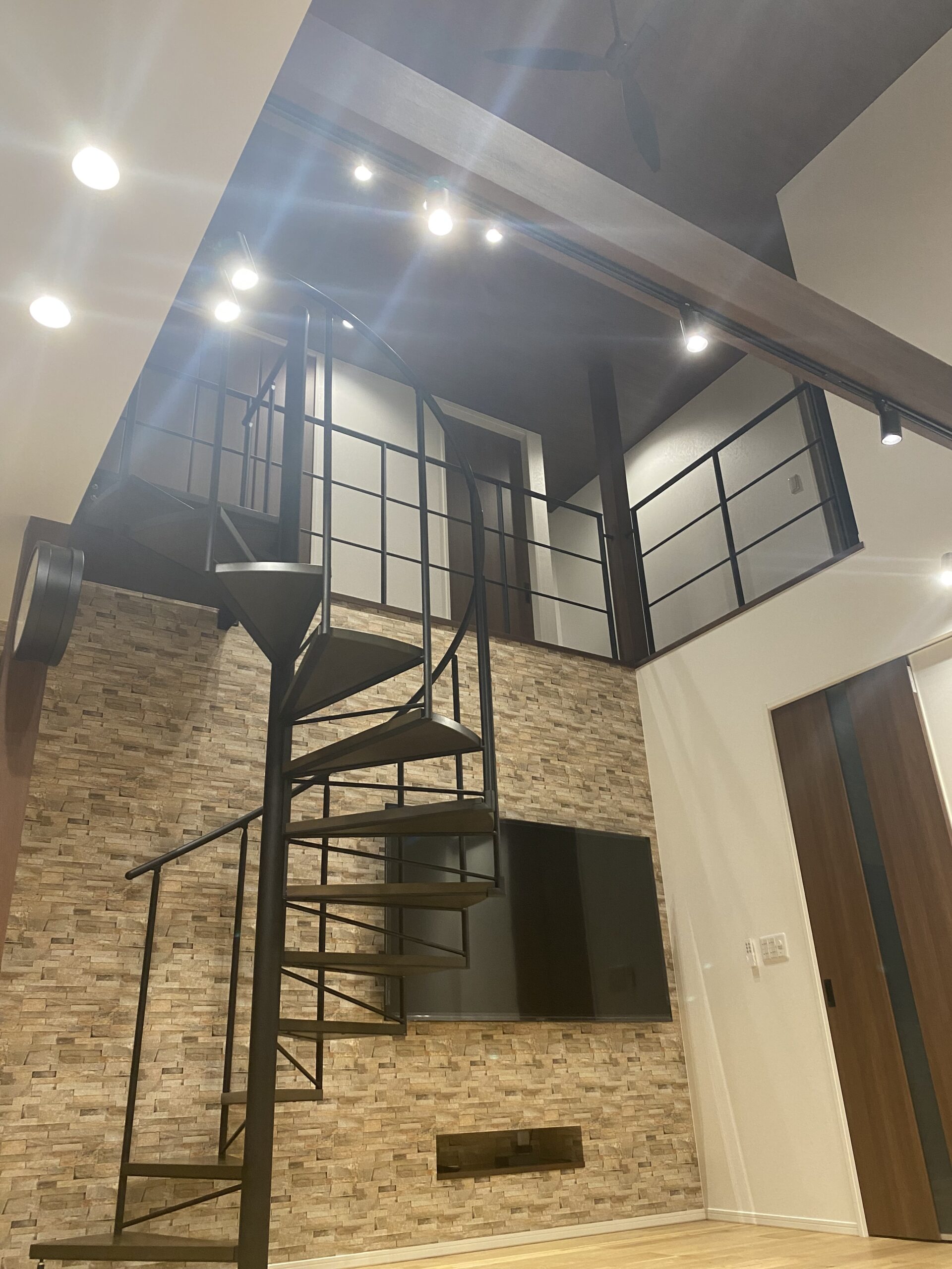 施工事例 No. 337 思わず見せたくなる螺旋階段