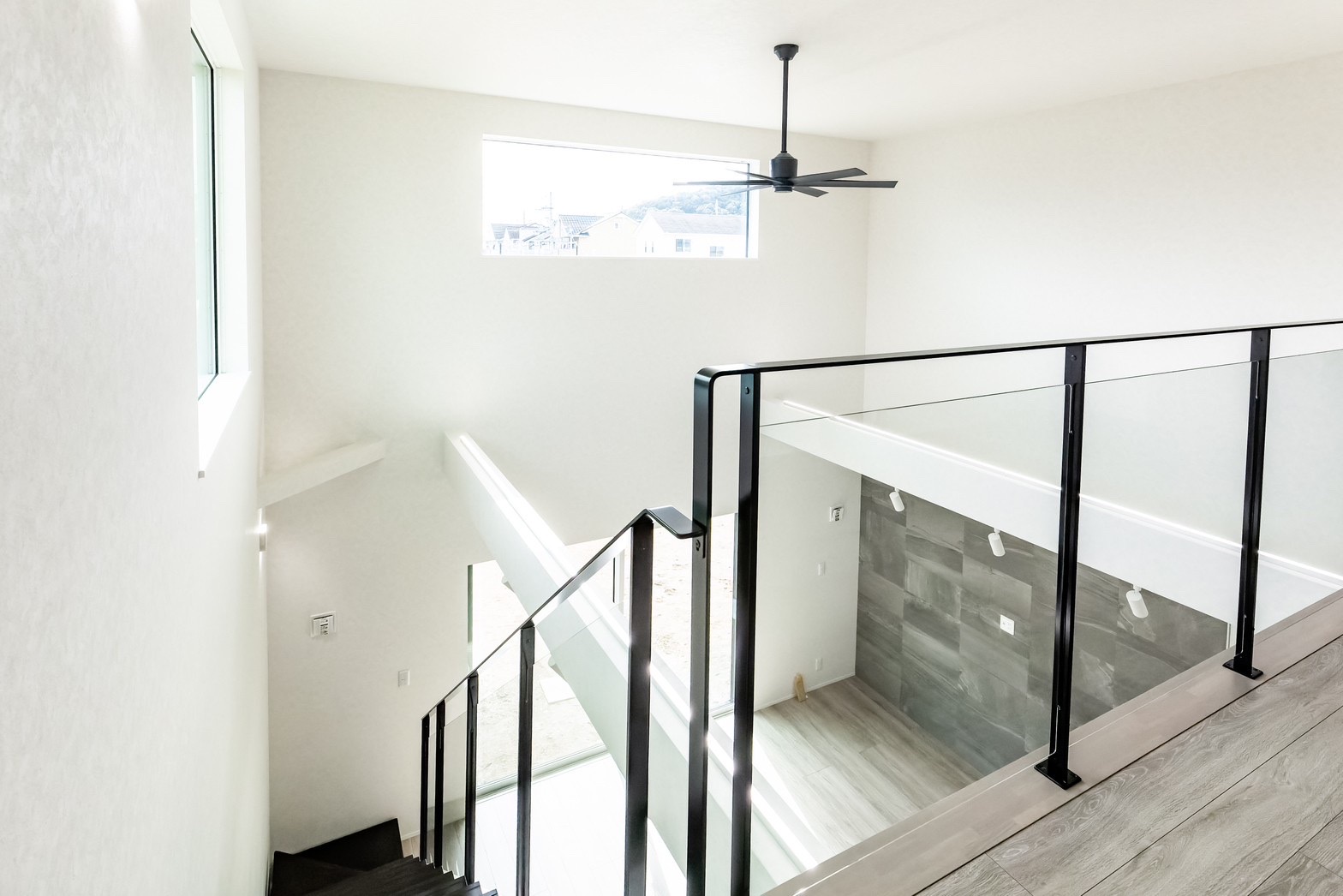 施工事例 No. 326 モノトーンを基調とした開放的なリビング - Part 2