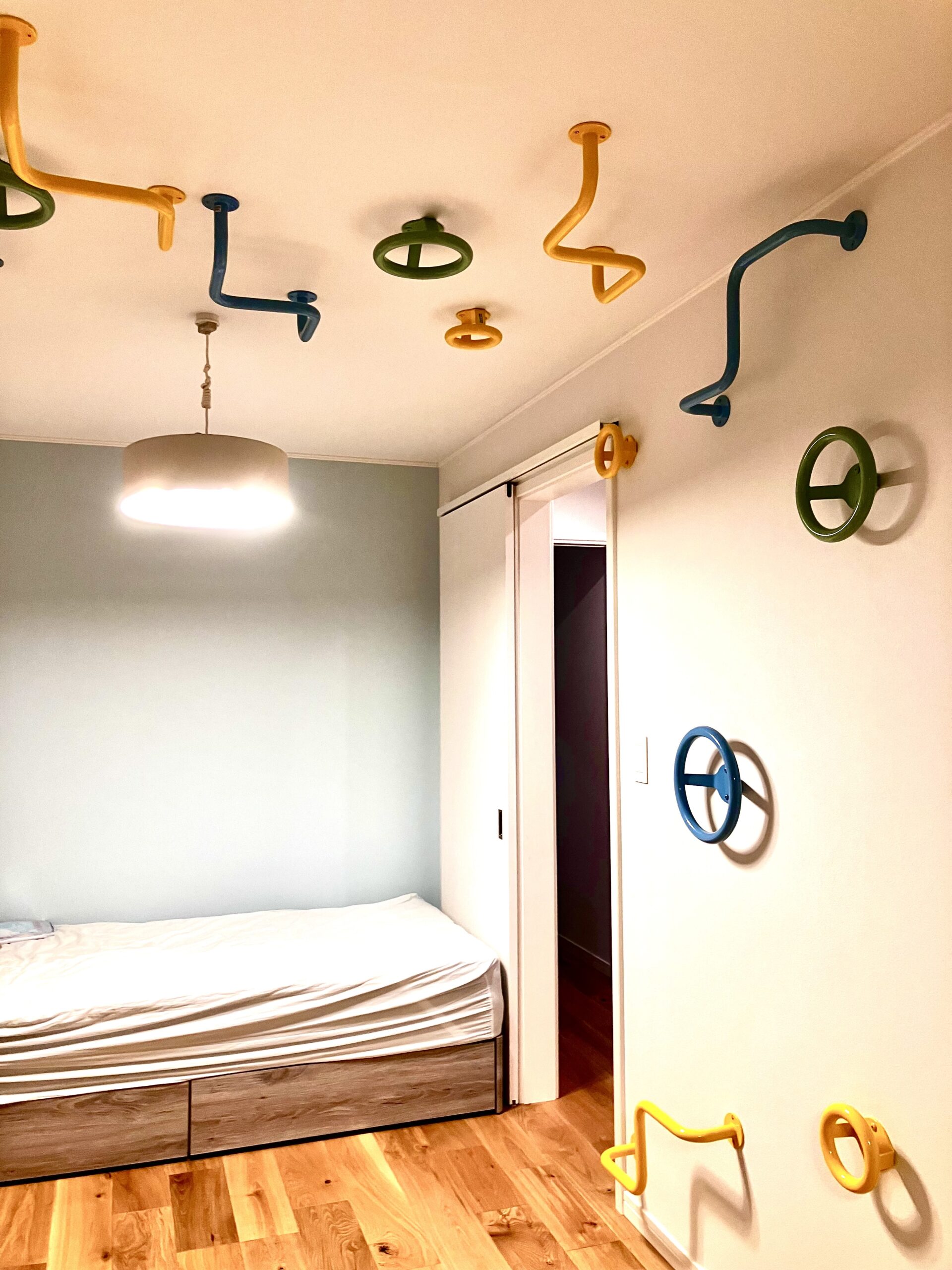 施工事例 No. 242 子どもも大喜び！お部屋で楽しくアスレチック