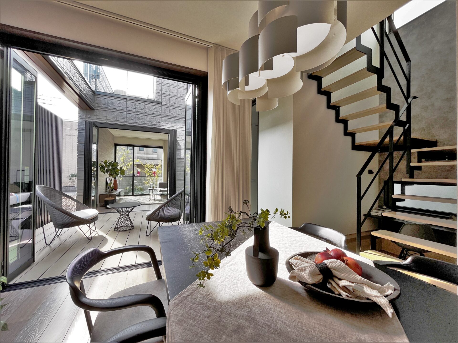 施工事例 No. 220 中庭を活用することで広い空間を演出