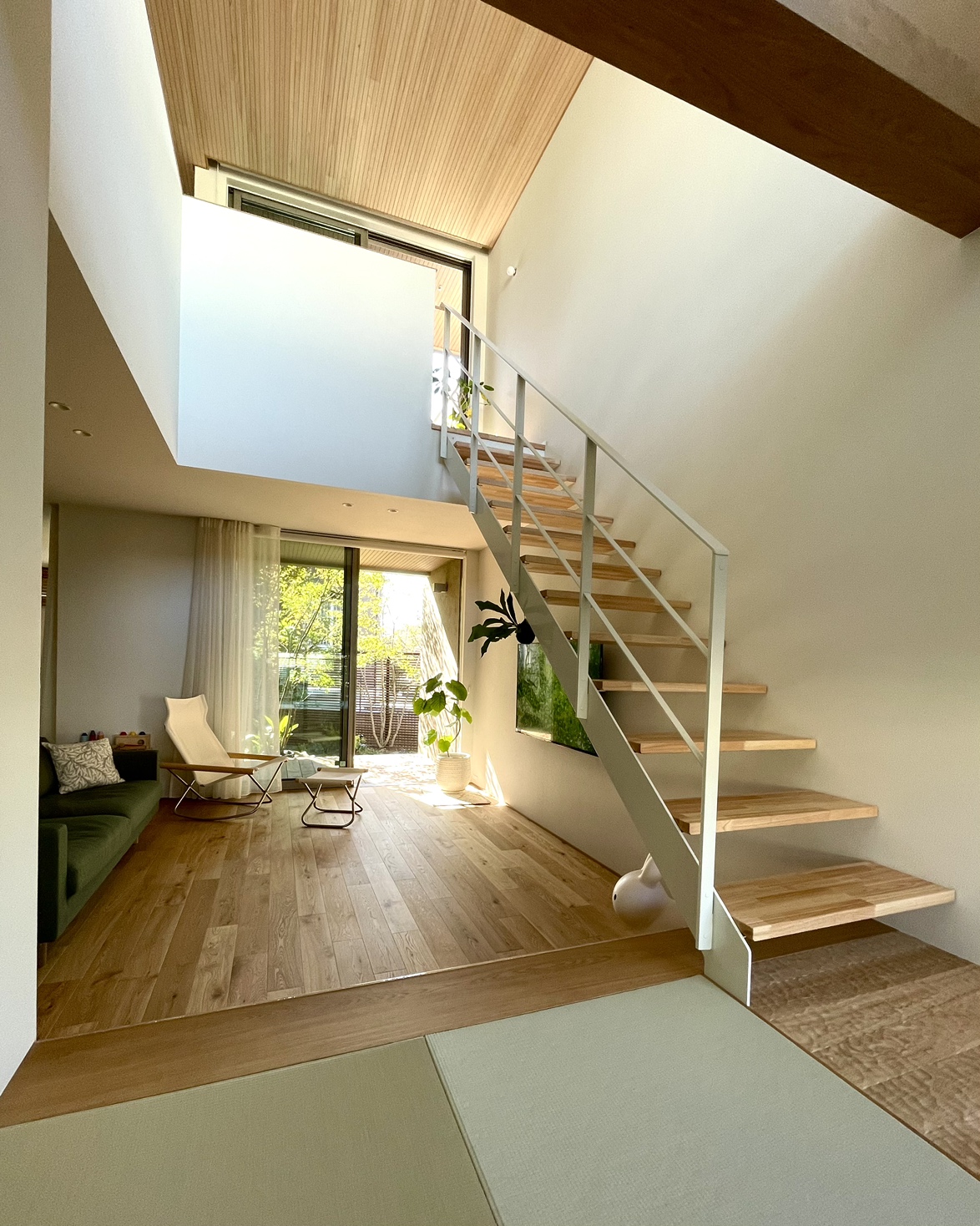 施工事例 No. 228 自然素材に馴染むナチュラルなシースルー階段