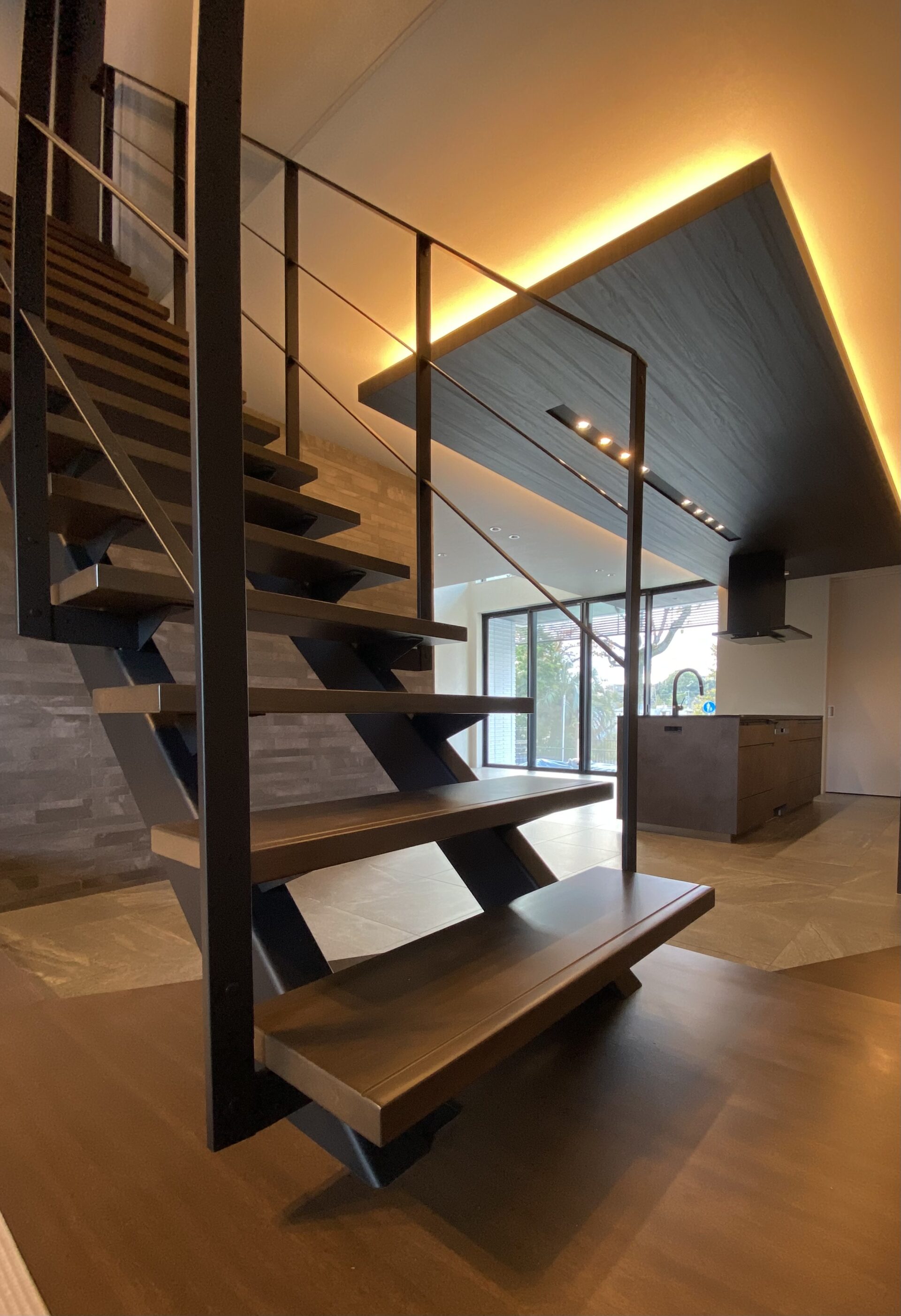 施工事例 No. 227 空間の質を向上させる重厚感のあるシースルー階段 - Part 3