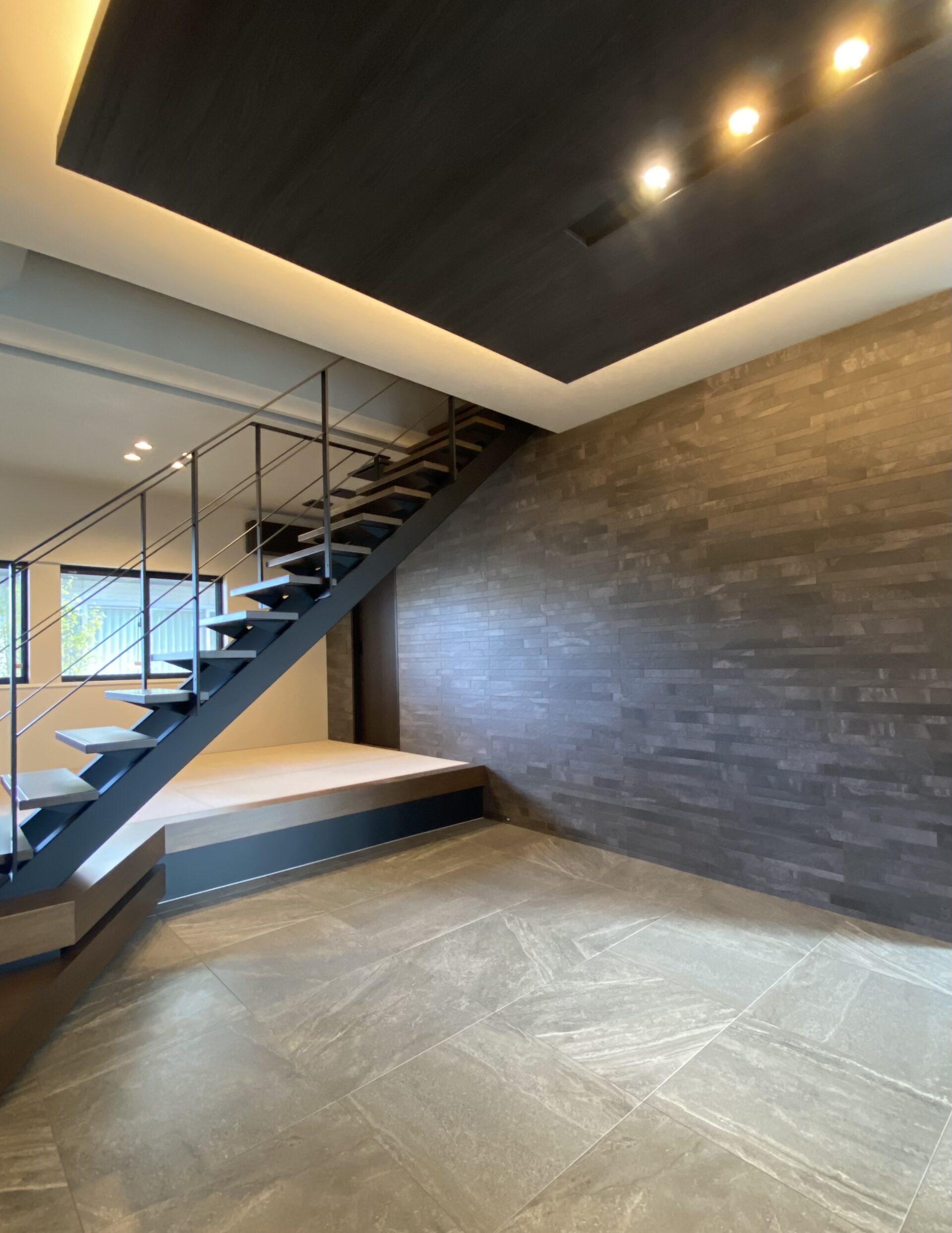 施工事例 No. 261 空間の質を向上させる重厚感のあるシースルー階段 - Part 3