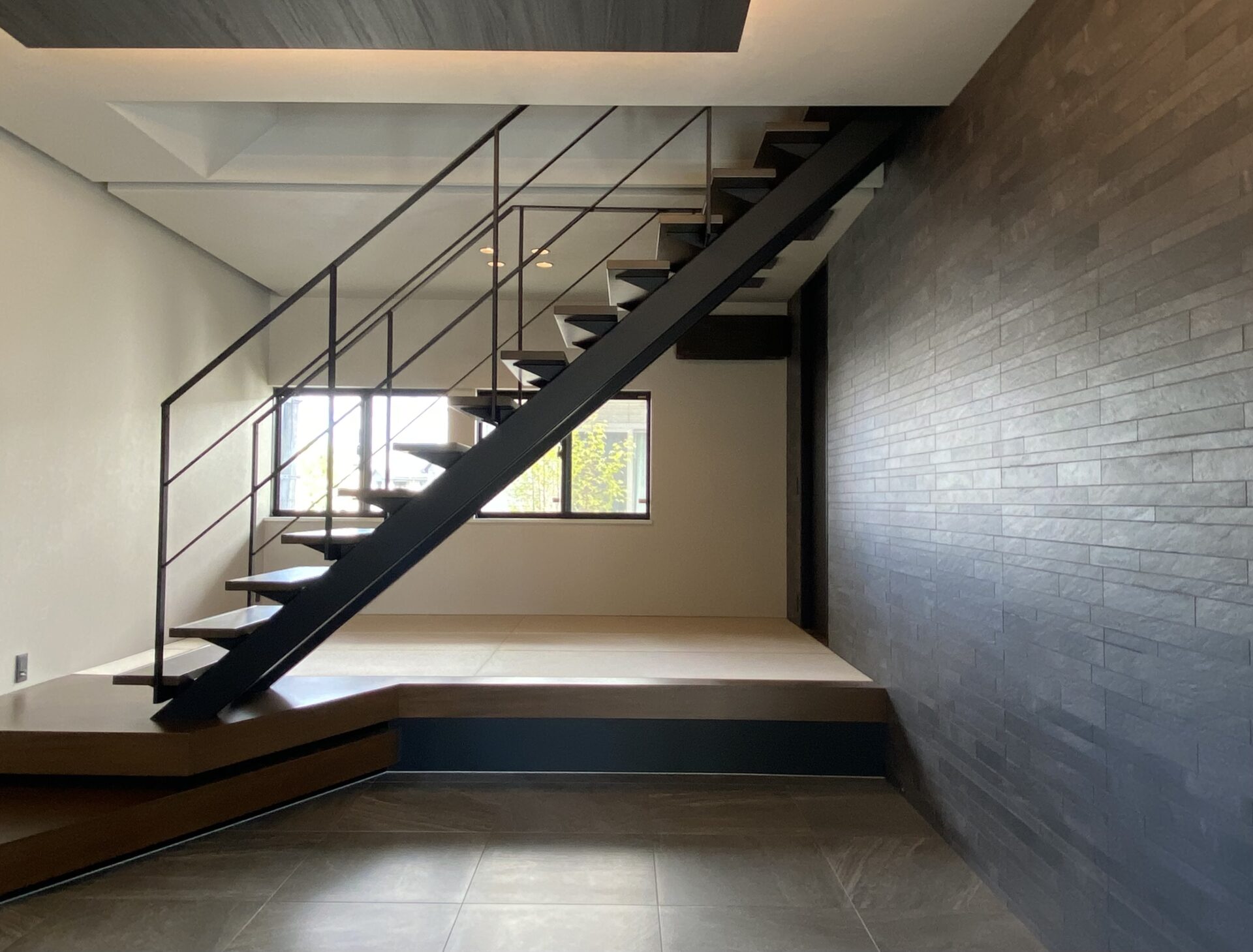 施工事例 No. 347 空間の質を向上させる重厚感のあるシースルー階段 - Part 2