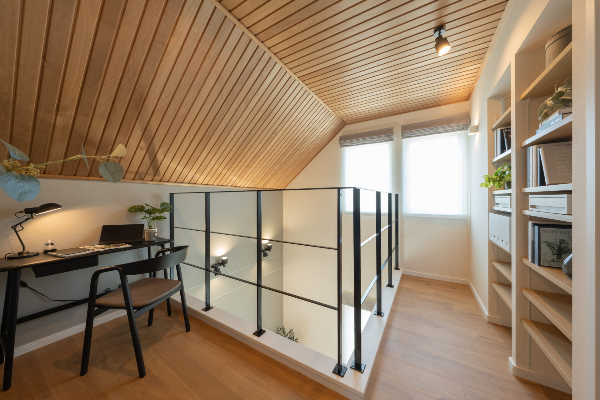 施工事例 No. 301 空間を引き締めるスチール手すり - Part 2