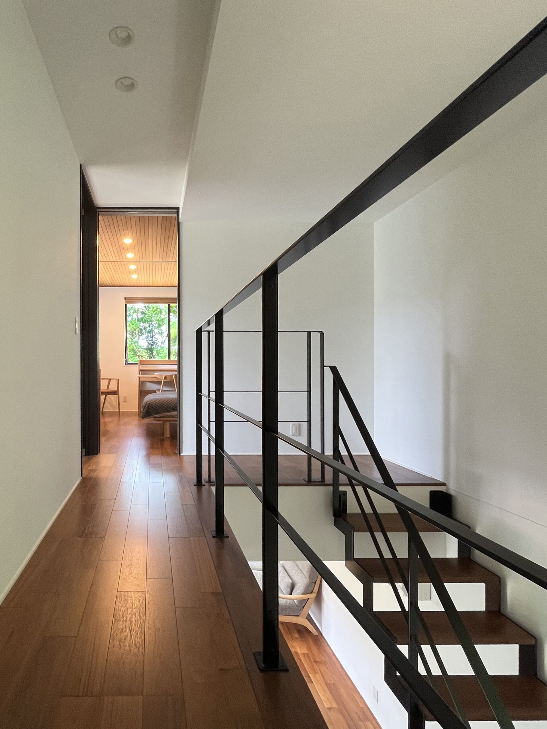 施工事例 No. 345 森に囲まれた傾斜地に建つ家