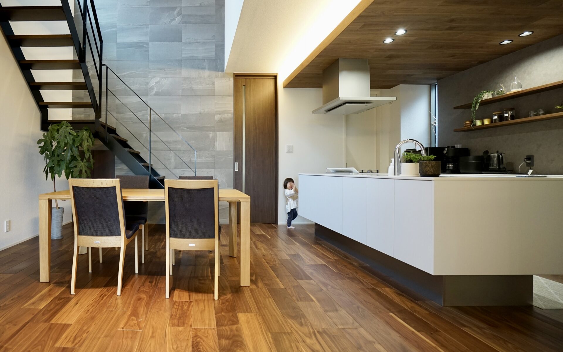 施工事例 No. 312 光を運ぶ、シースルー階段のある暮らし