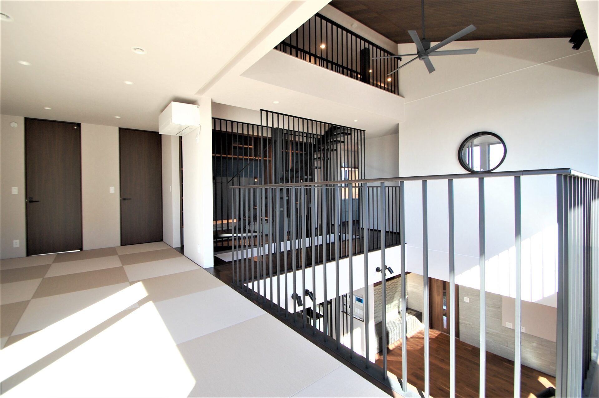 施工事例 No. 207 縦格子で回遊動線を覆った大空間