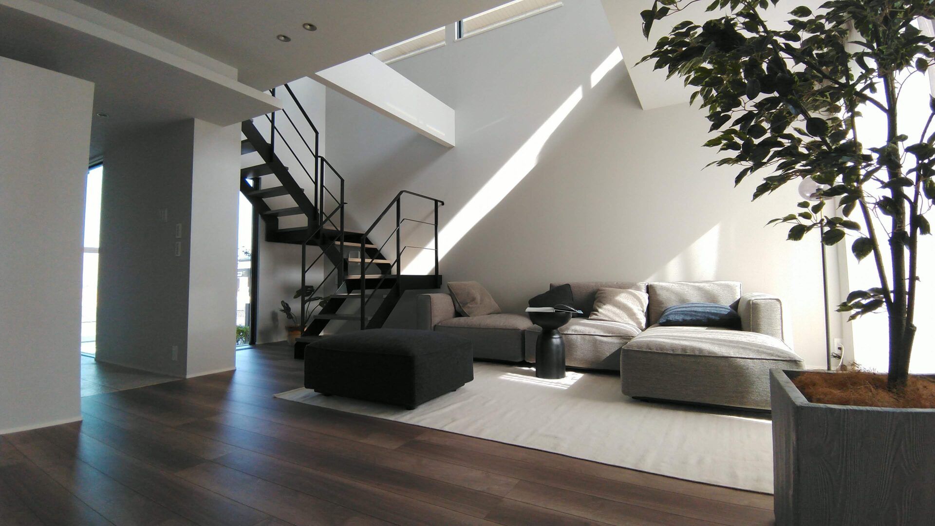 施工事例 No. 226 リビングのインテリアになるおしゃれなシースルー階段