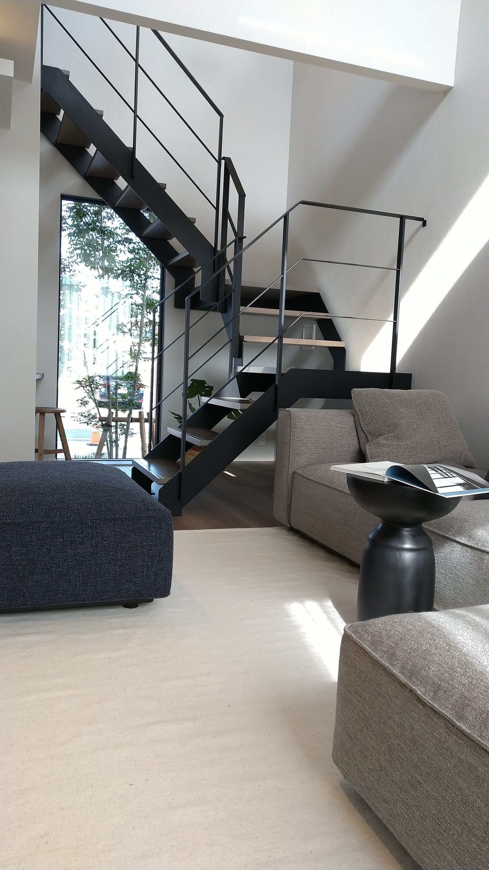 施工事例 No. 264 リビングのインテリアになるおしゃれなシースルー階段