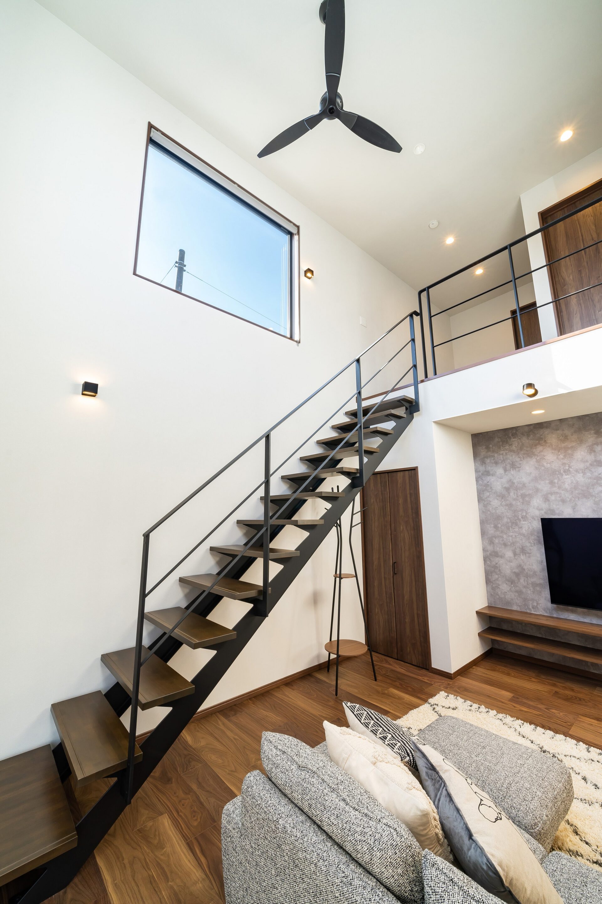 施工事例 No. 247 家族が集うシックな空間にアクセントとなるシースルー階段 - Part 6