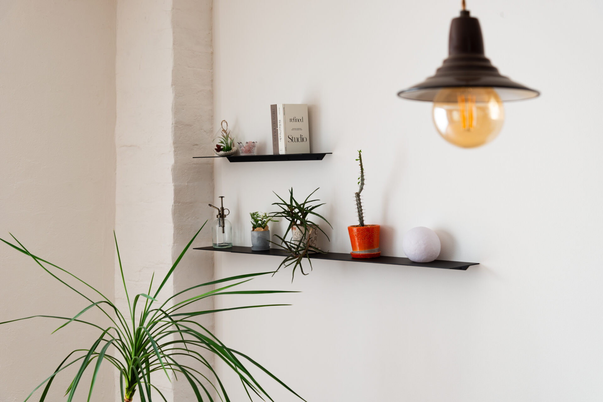 施工事例 No. 010 薄く、目立たないスチールシェルフ