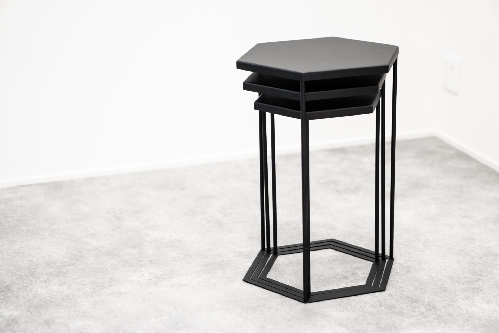 施工事例 No. 009 線の細さと仕上げの美しさを追求したサイドテーブル