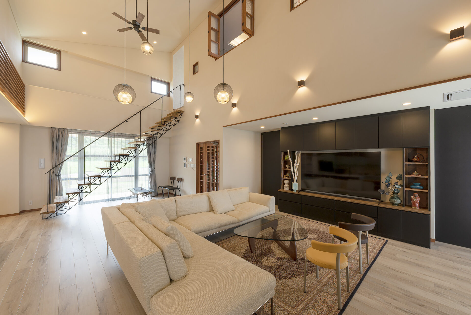 施工事例 No. 031 インダストリアルな空間にマッチする立体トラス階段