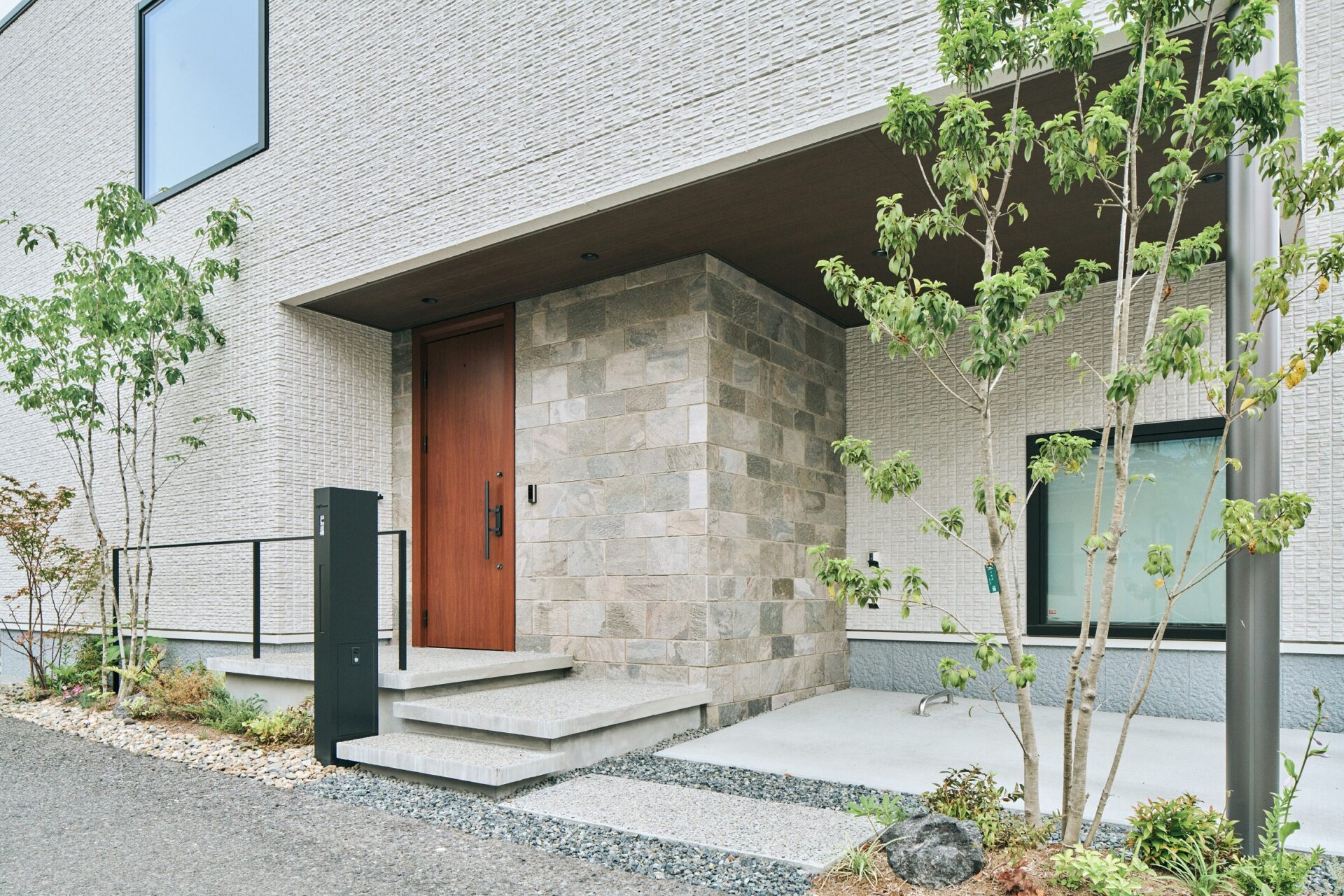 施工事例 No. 366 デザインは控えめに、存在感は確かに