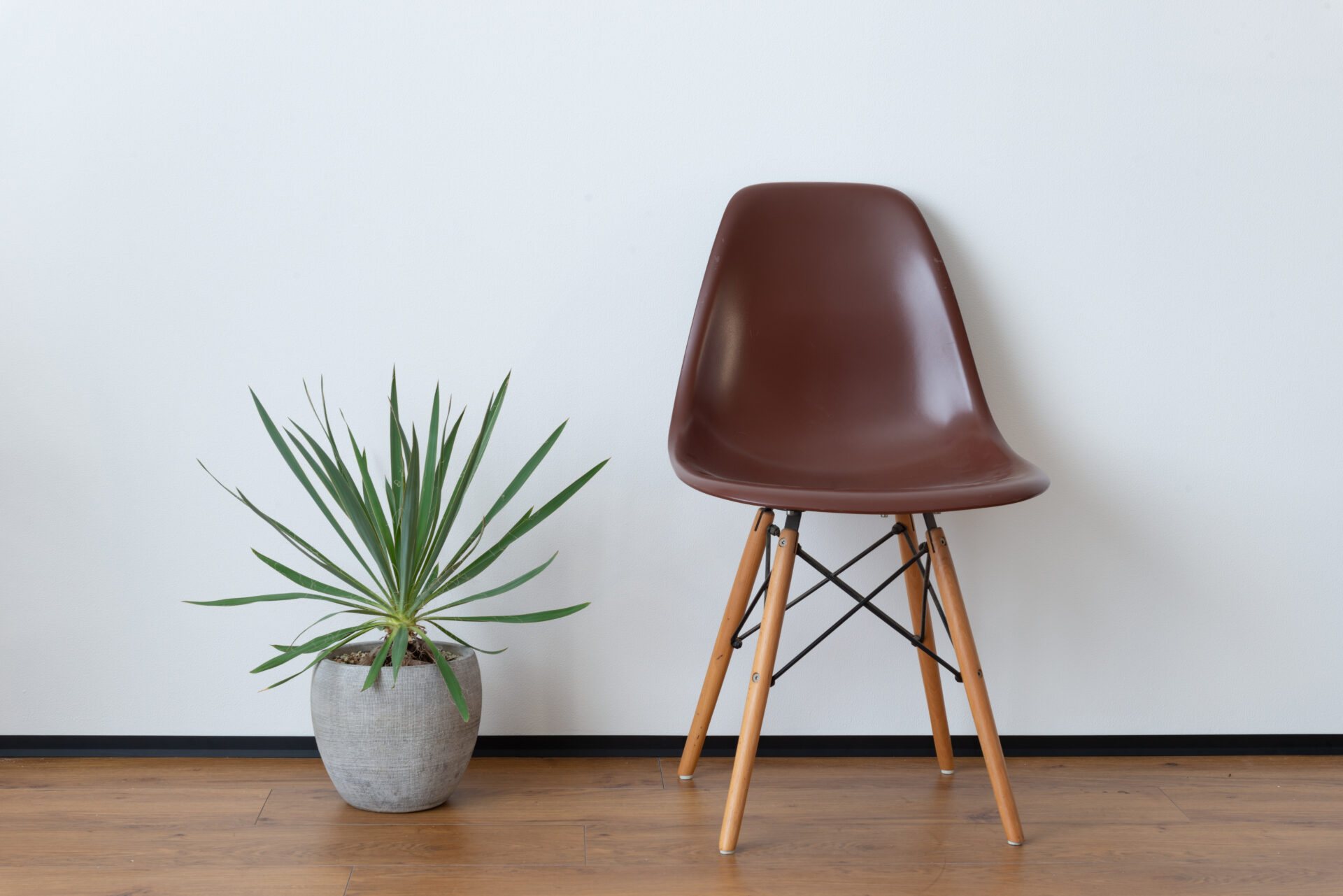 施工事例 No. 011 高さ30mm、薄さ0.8mmの鉄巾木