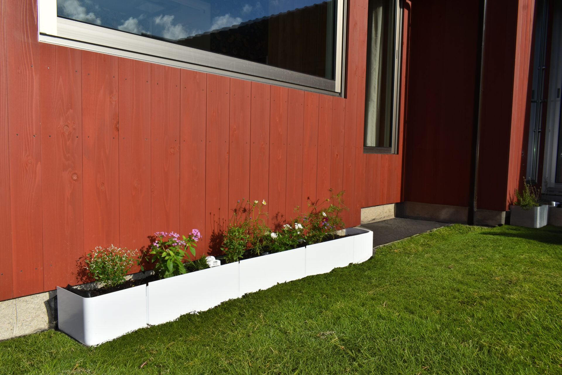 施工事例 No. 025 手軽さとデザイン性を両立したスチール製レイズドベッド