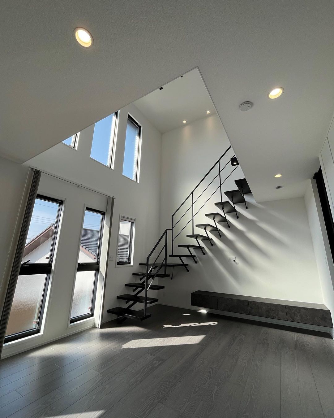 施工事例 No. 364 空間の美しさを引き立てる階段