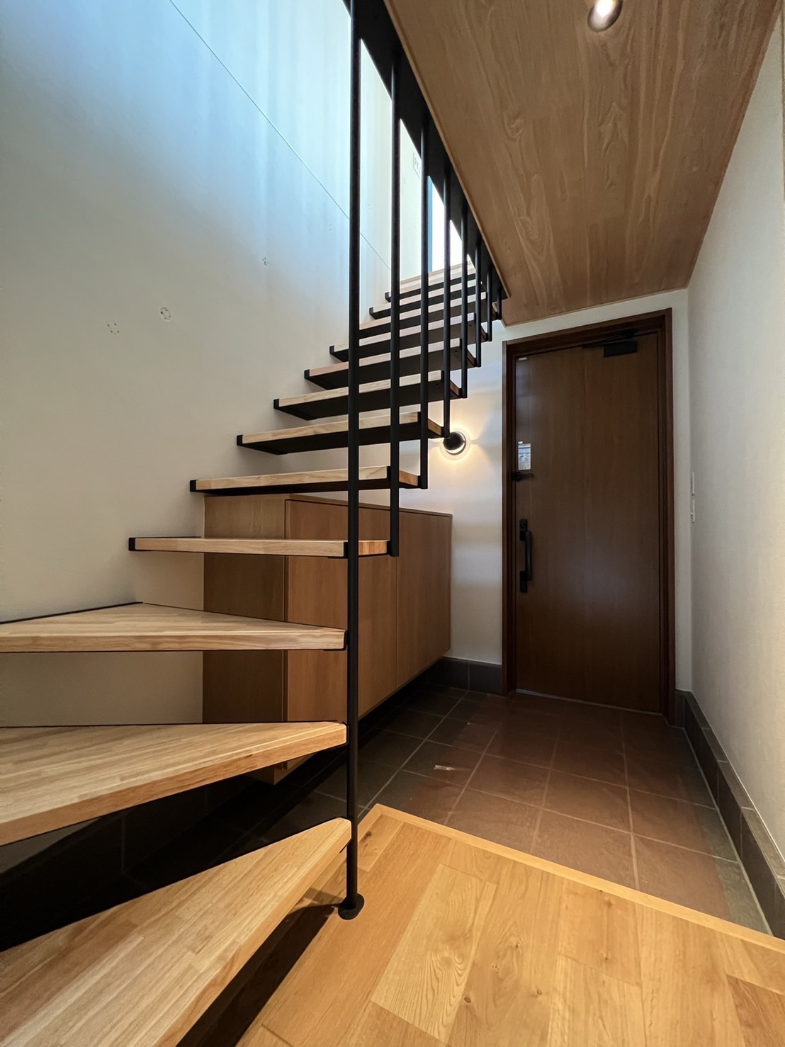 施工事例 No. 420 シースルー階段で狭小住宅でも快適に